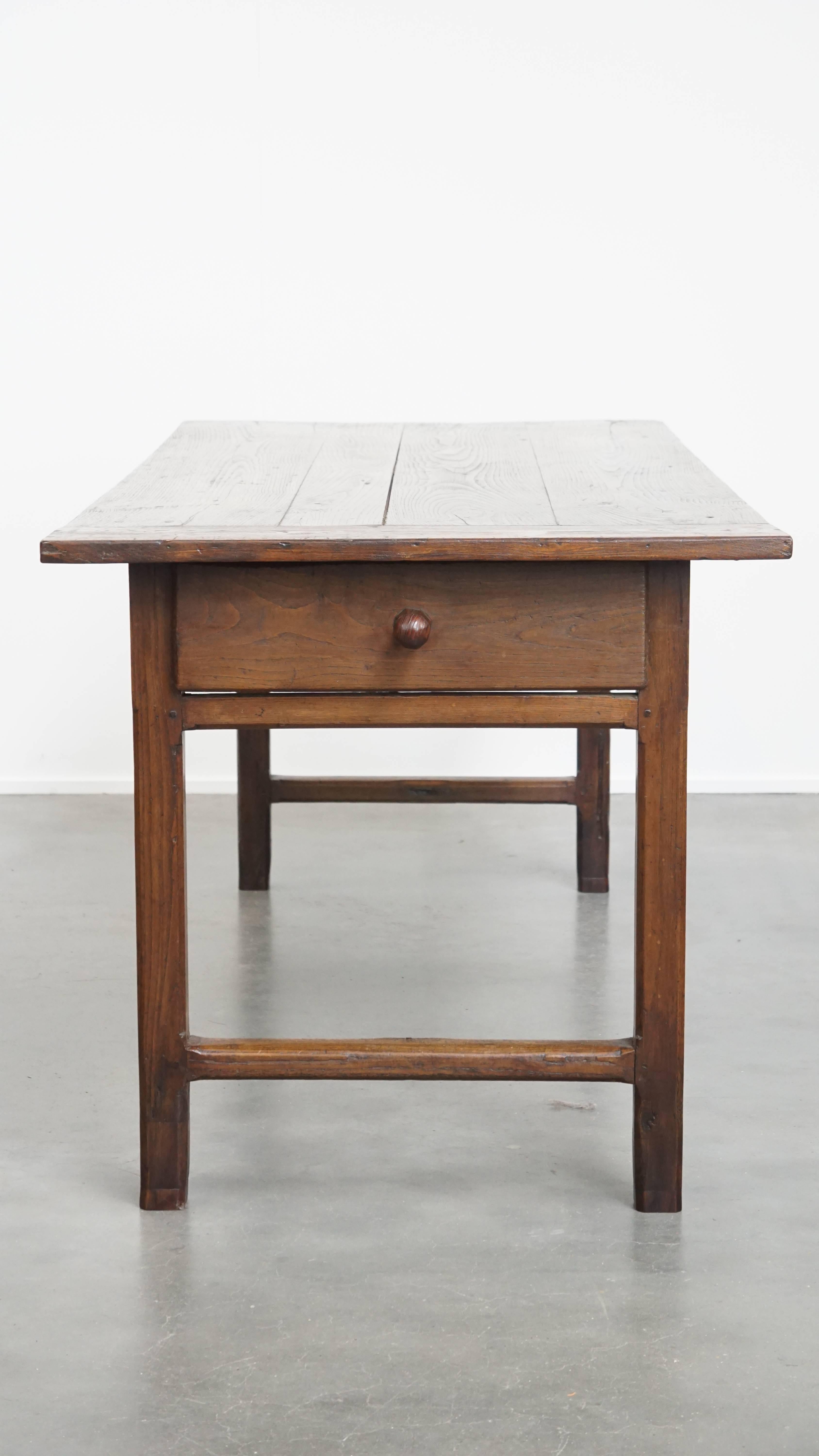 Table de salle à manger en châtaignier, Antique French Country, début du 19ème siècle Bon état - En vente à Harderwijk, NL