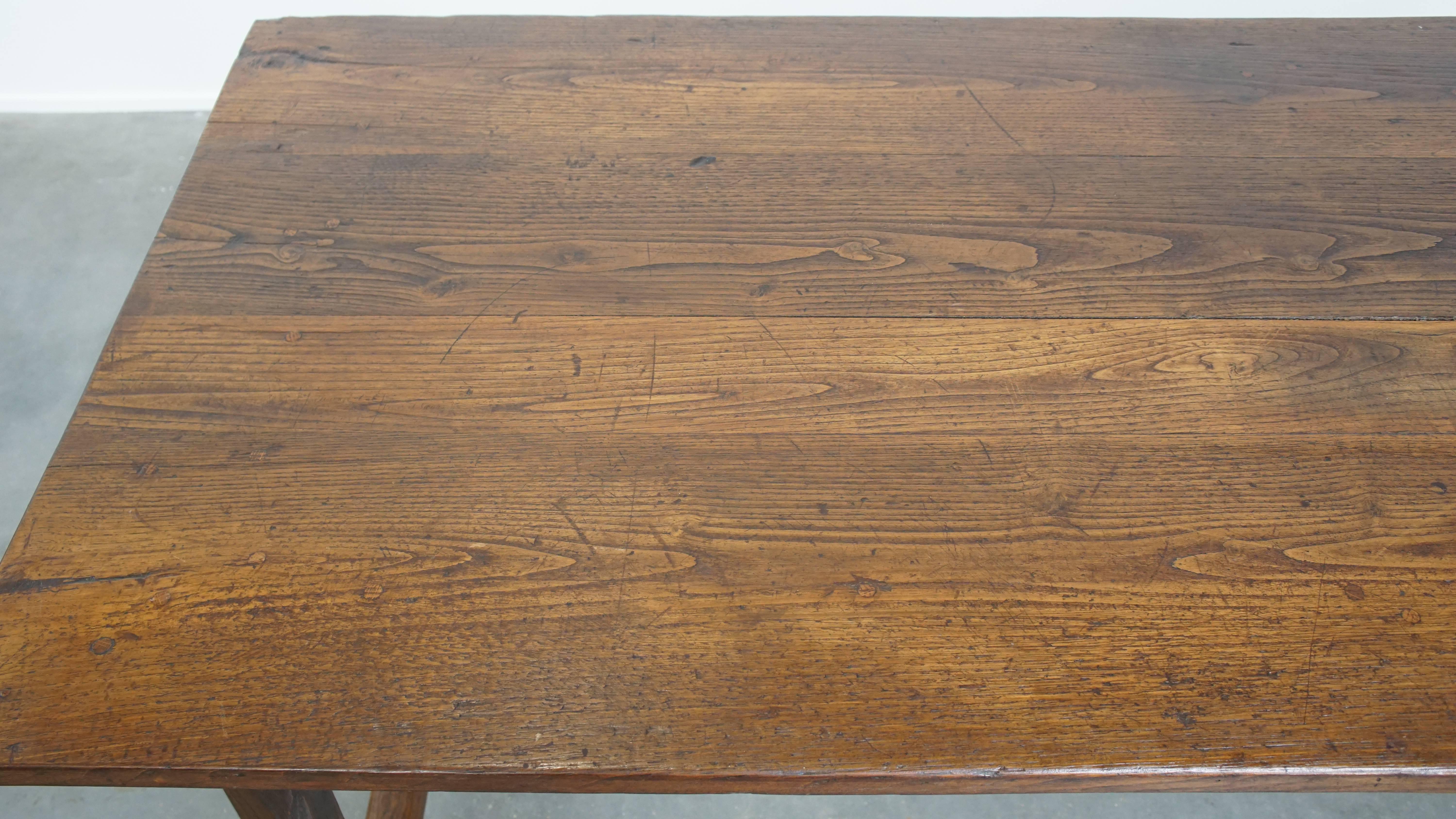 XIXe siècle Table de salle à manger en châtaignier, Antique French Country, début du 19ème siècle en vente