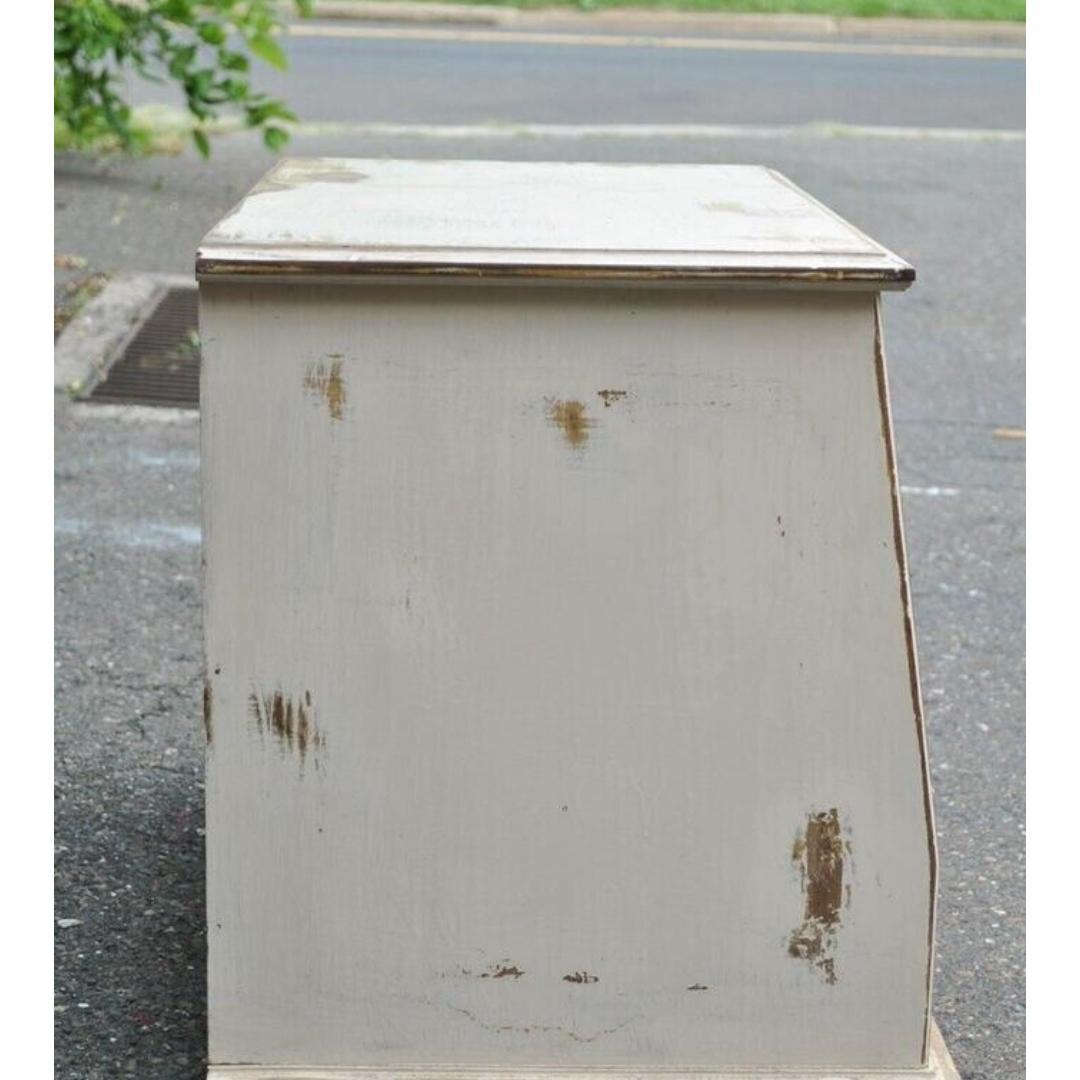 Antique French Country Distress Painted Sewing Thread Spool Chest Gabinete en venta 4