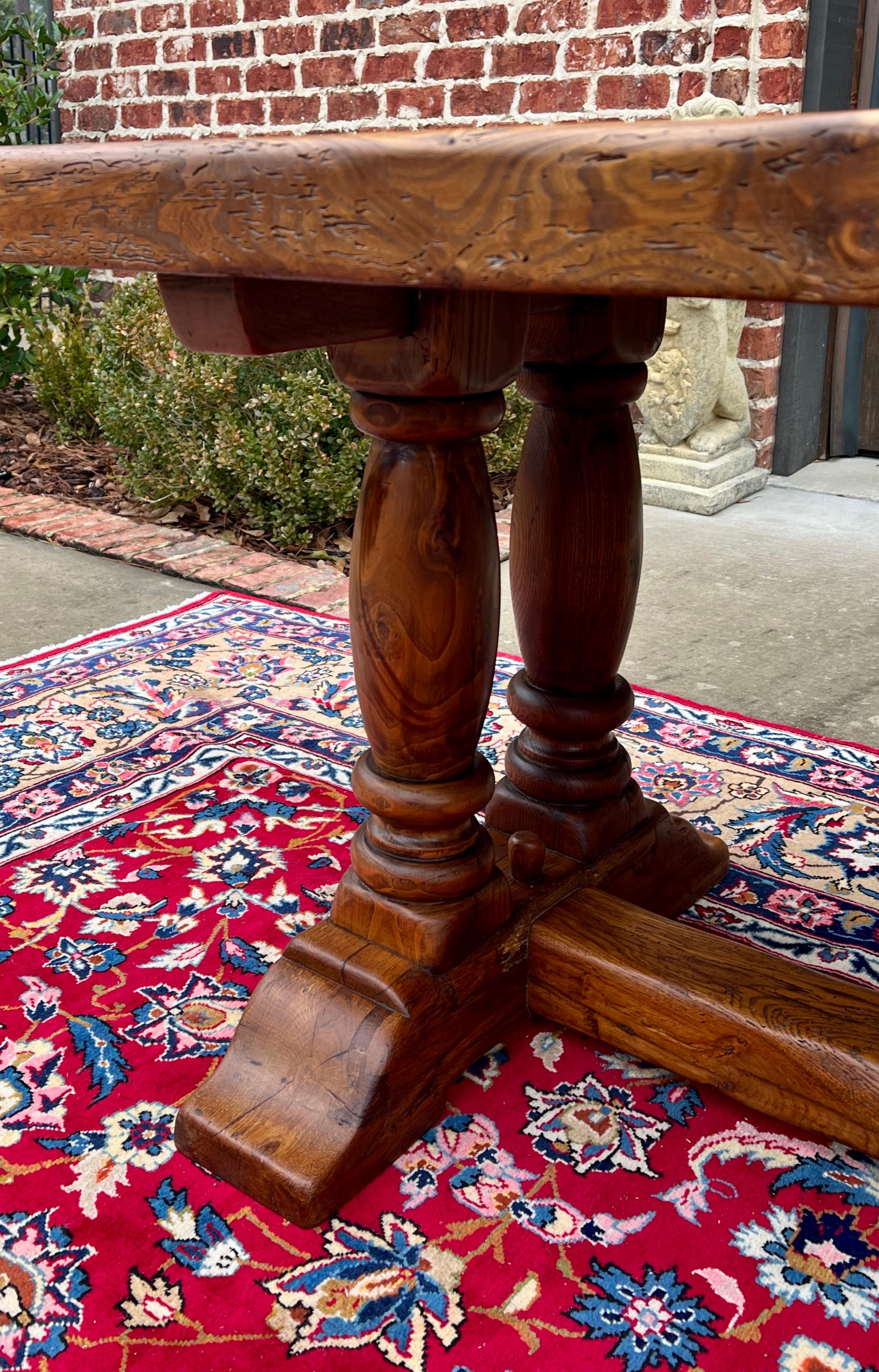 Ancienne table à manger de ferme française en chêne à double balustre, vers 1900-20 en vente 3