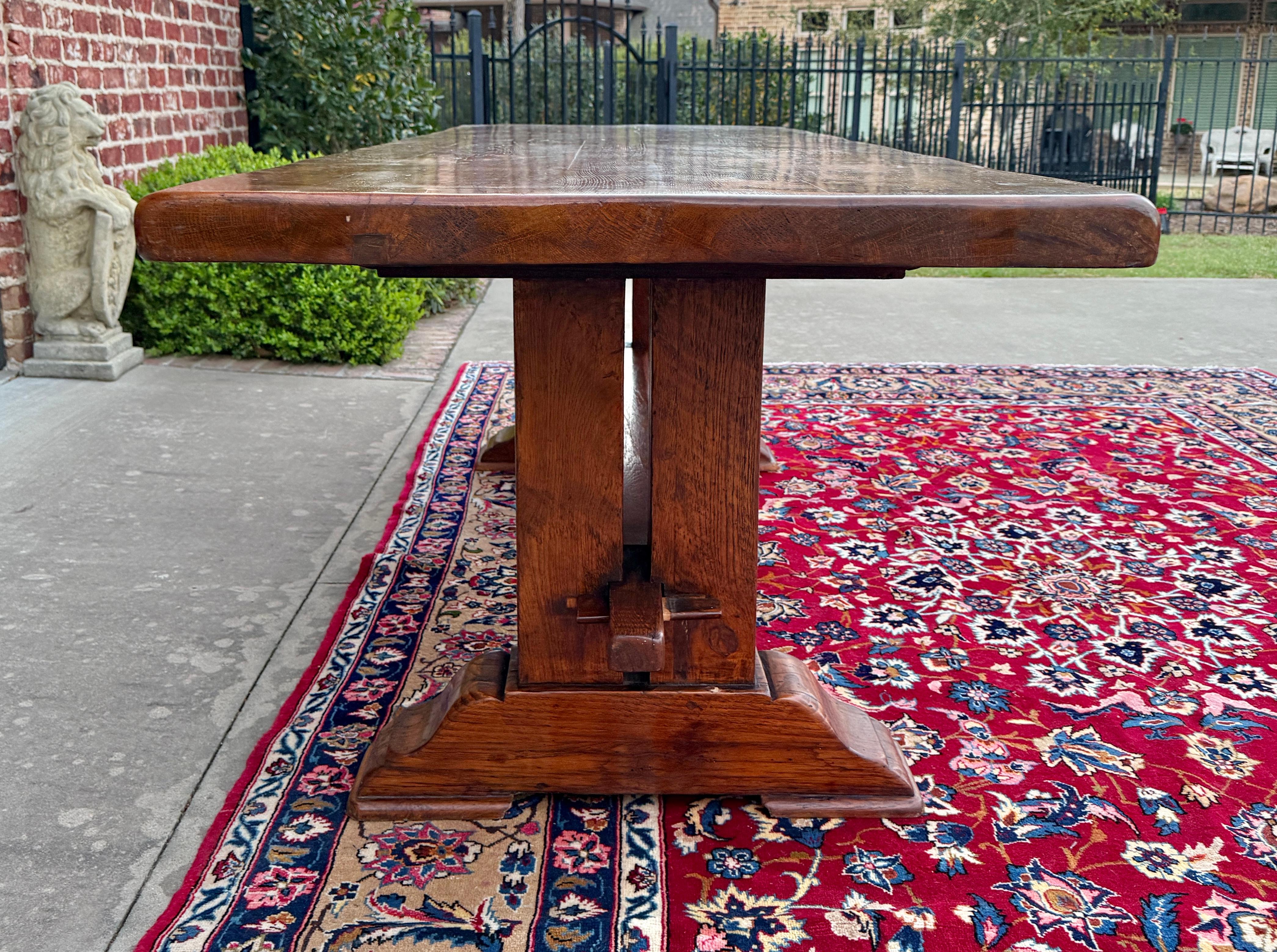Ancienne table à manger de ferme française en chêne à double balustre vers 1900-20 en vente 4