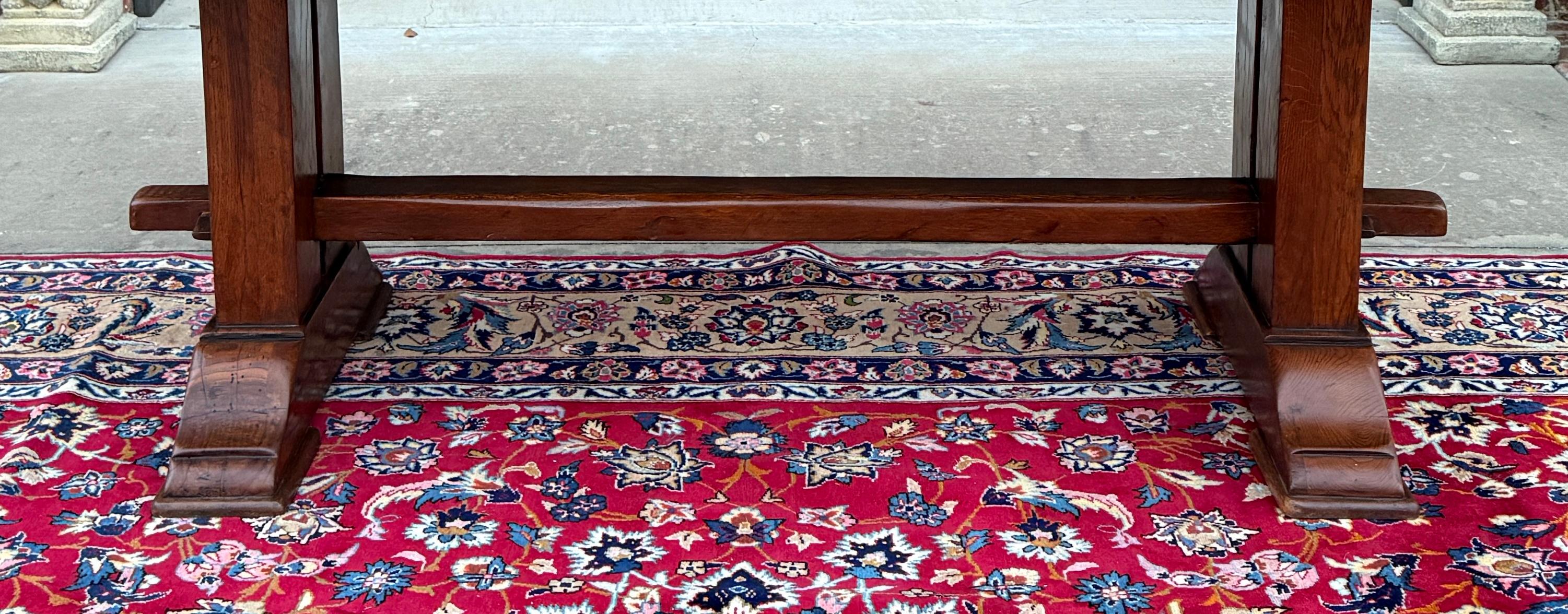 Ancienne table à manger de ferme française en chêne à double balustre vers 1900-20 en vente 9