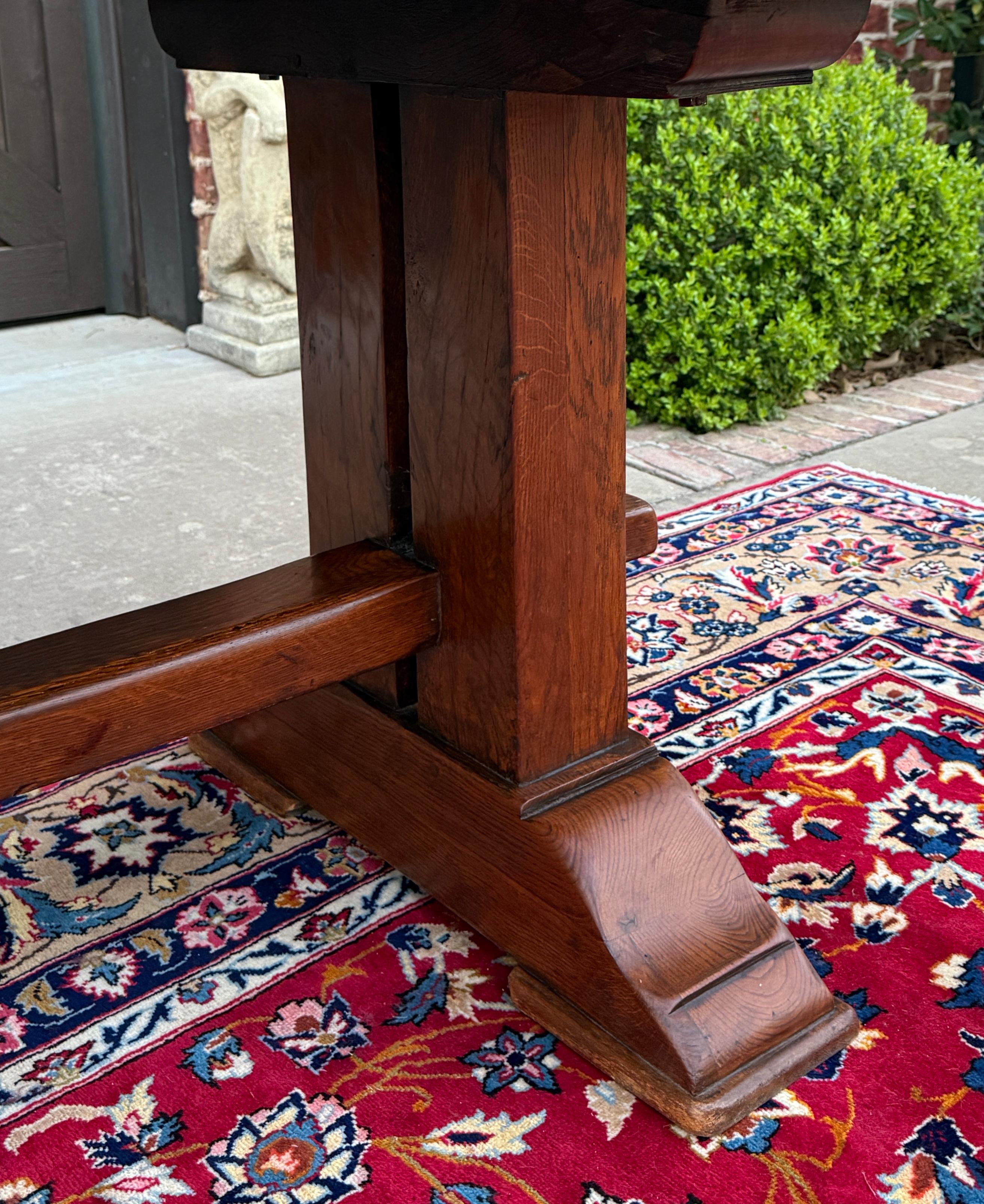 Ancienne table à manger de ferme française en chêne à double balustre vers 1900-20 en vente 12