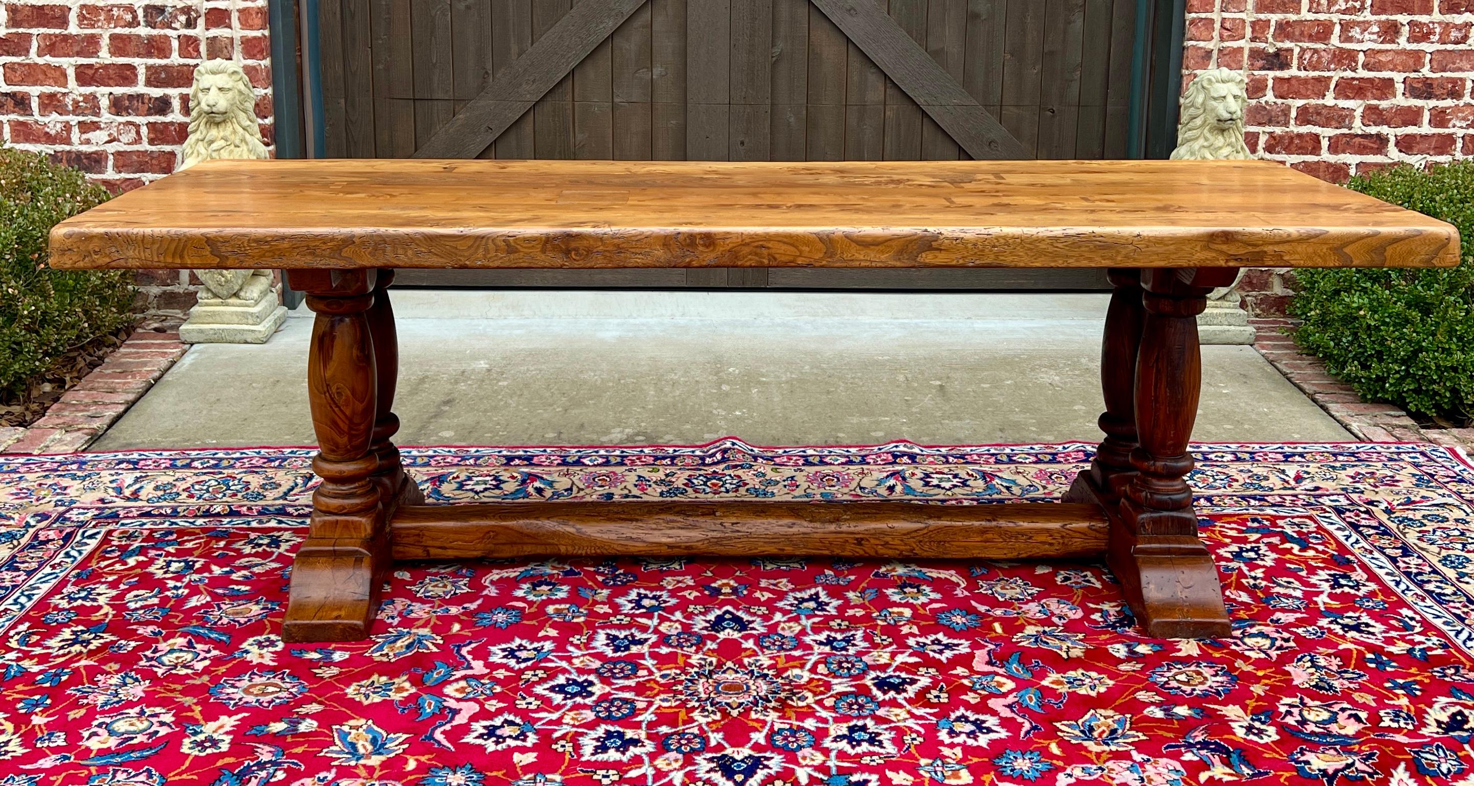 HANDSOME Ancienne table de salle à manger en chêne de ferme française avec base de tréteaux à double balustre~~90