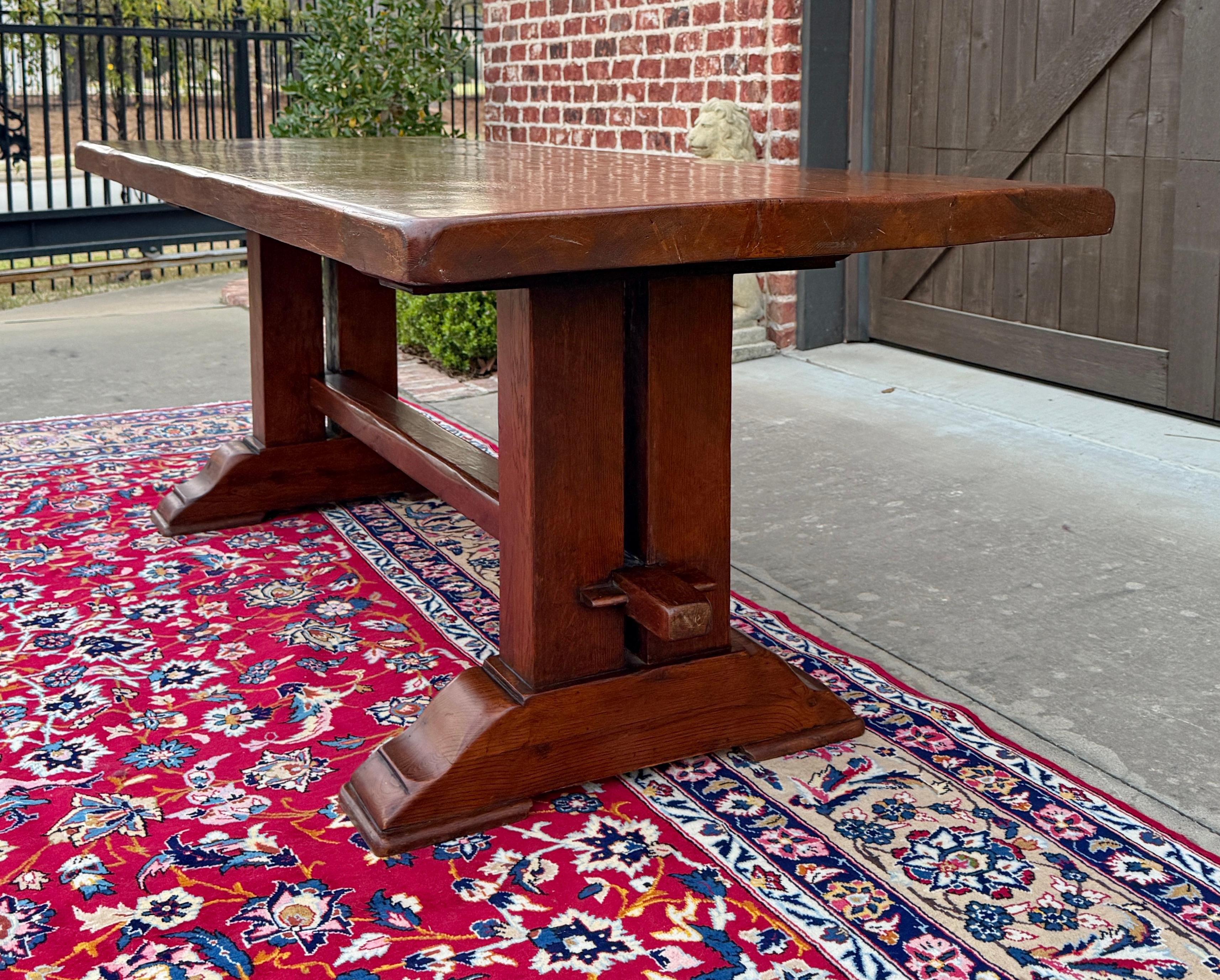 Début du 20ème siècle Ancienne table à manger de ferme française en chêne à double balustre vers 1900-20 en vente