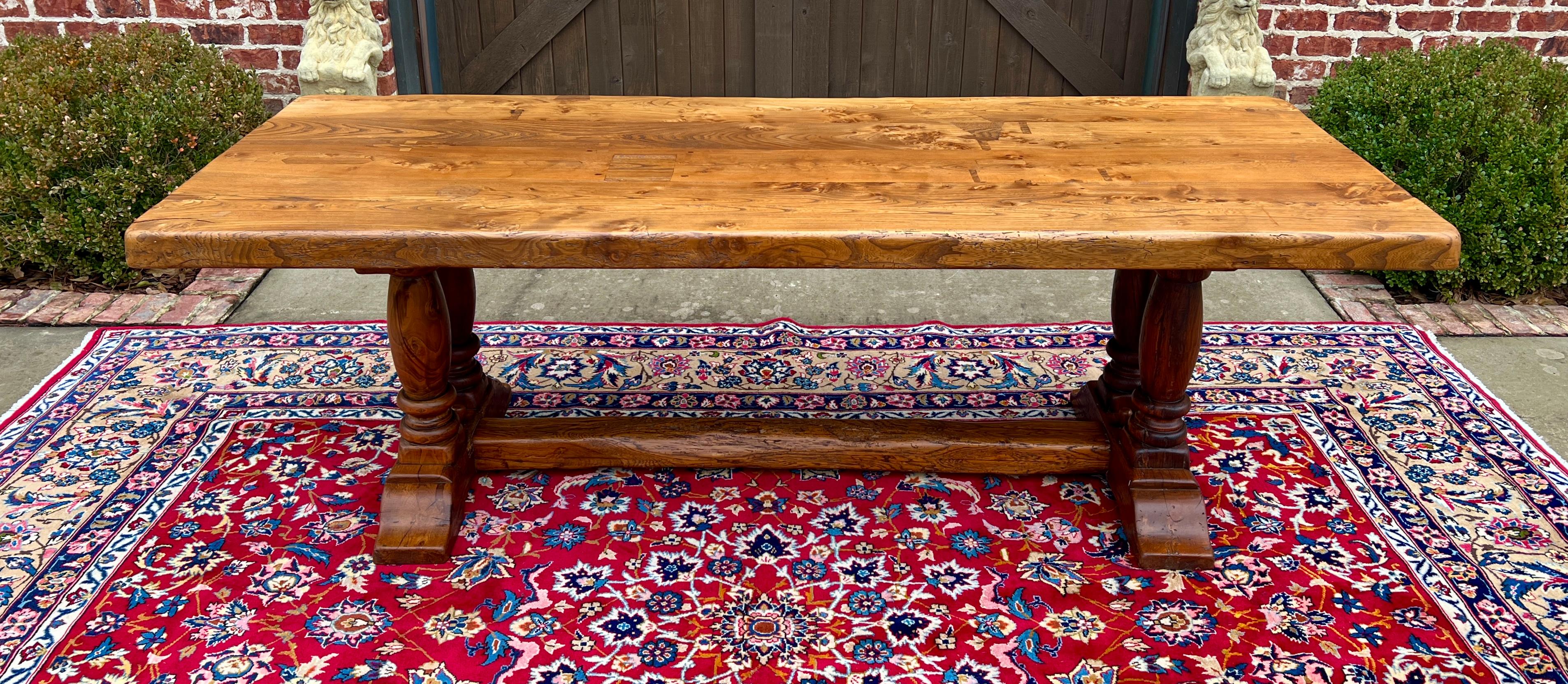 Chêne Ancienne table à manger de ferme française en chêne à double balustre, vers 1900-20 en vente
