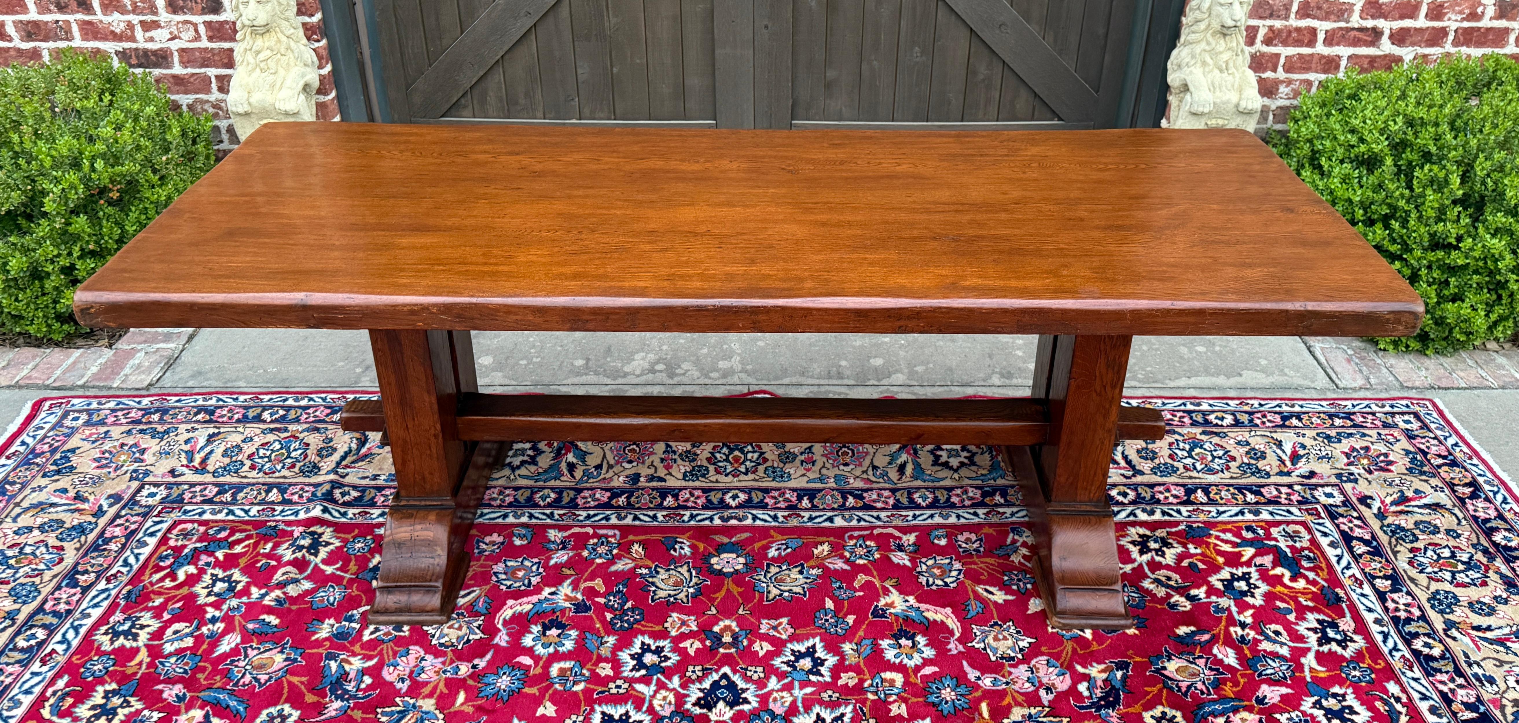 Chêne Ancienne table à manger de ferme française en chêne à double balustre vers 1900-20 en vente