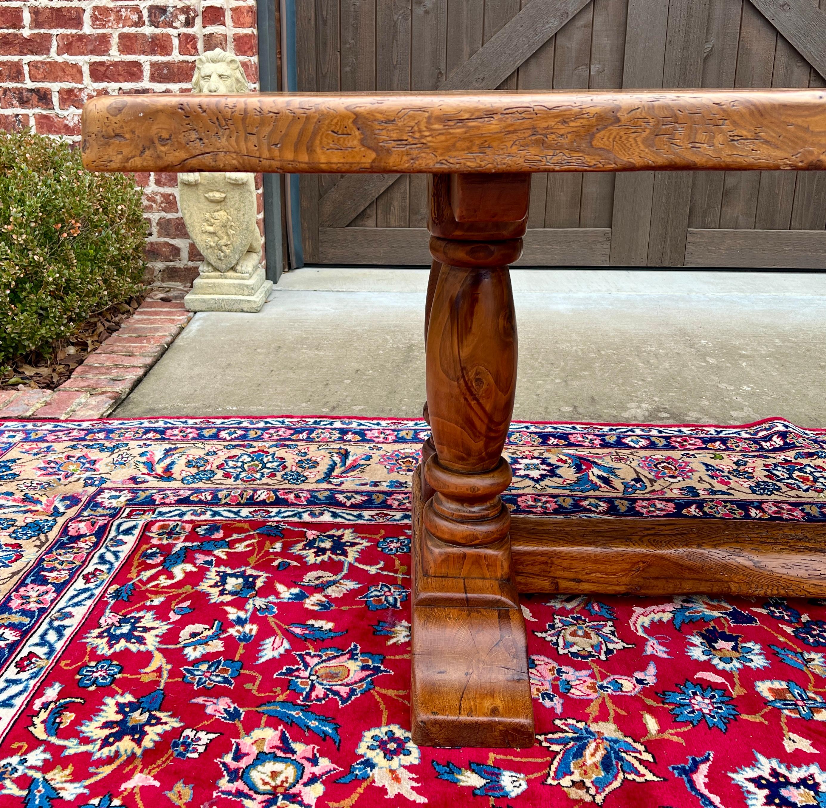 Ancienne table à manger de ferme française en chêne à double balustre, vers 1900-20 en vente 1
