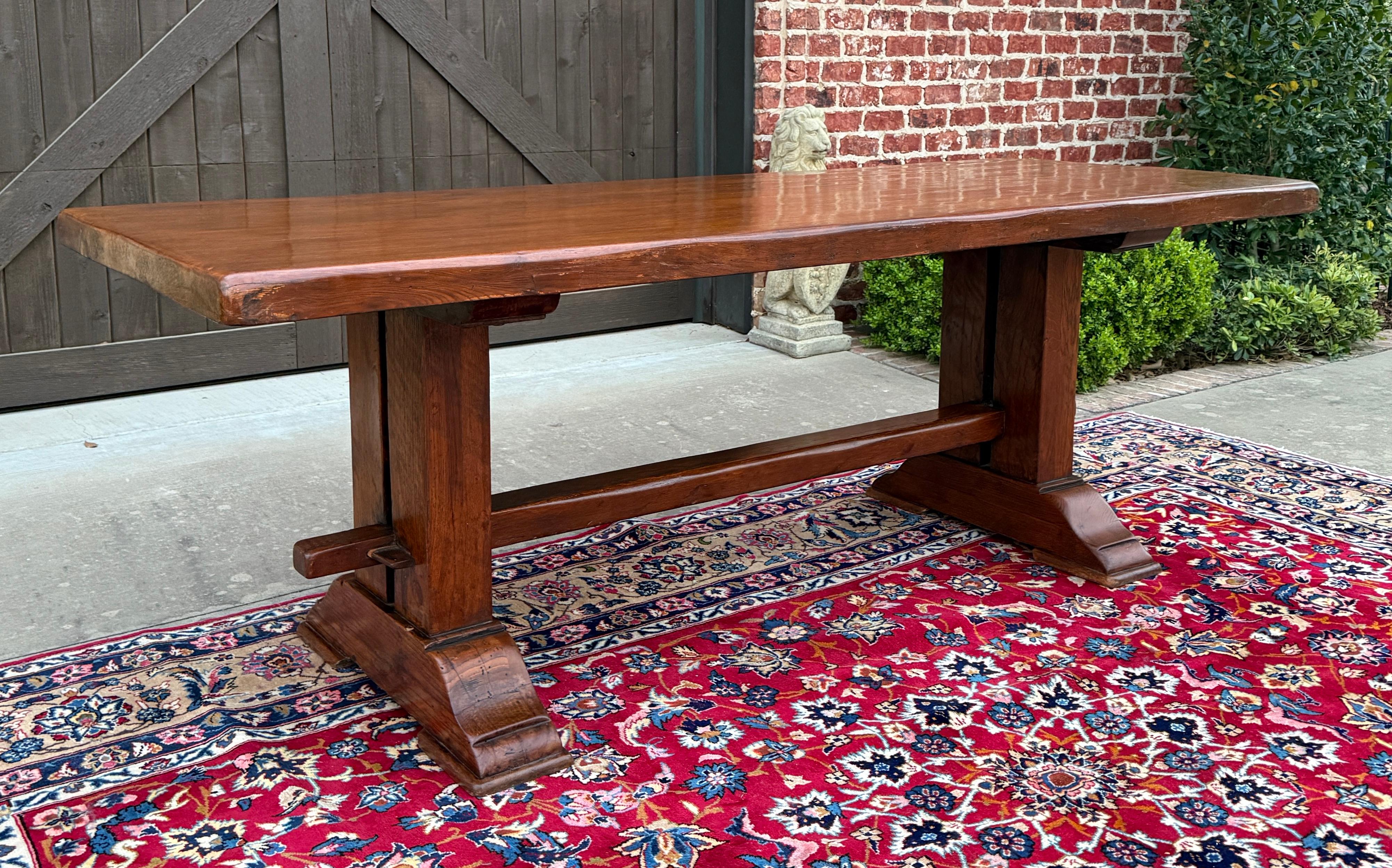 Ancienne table à manger de ferme française en chêne à double balustre vers 1900-20 en vente 1
