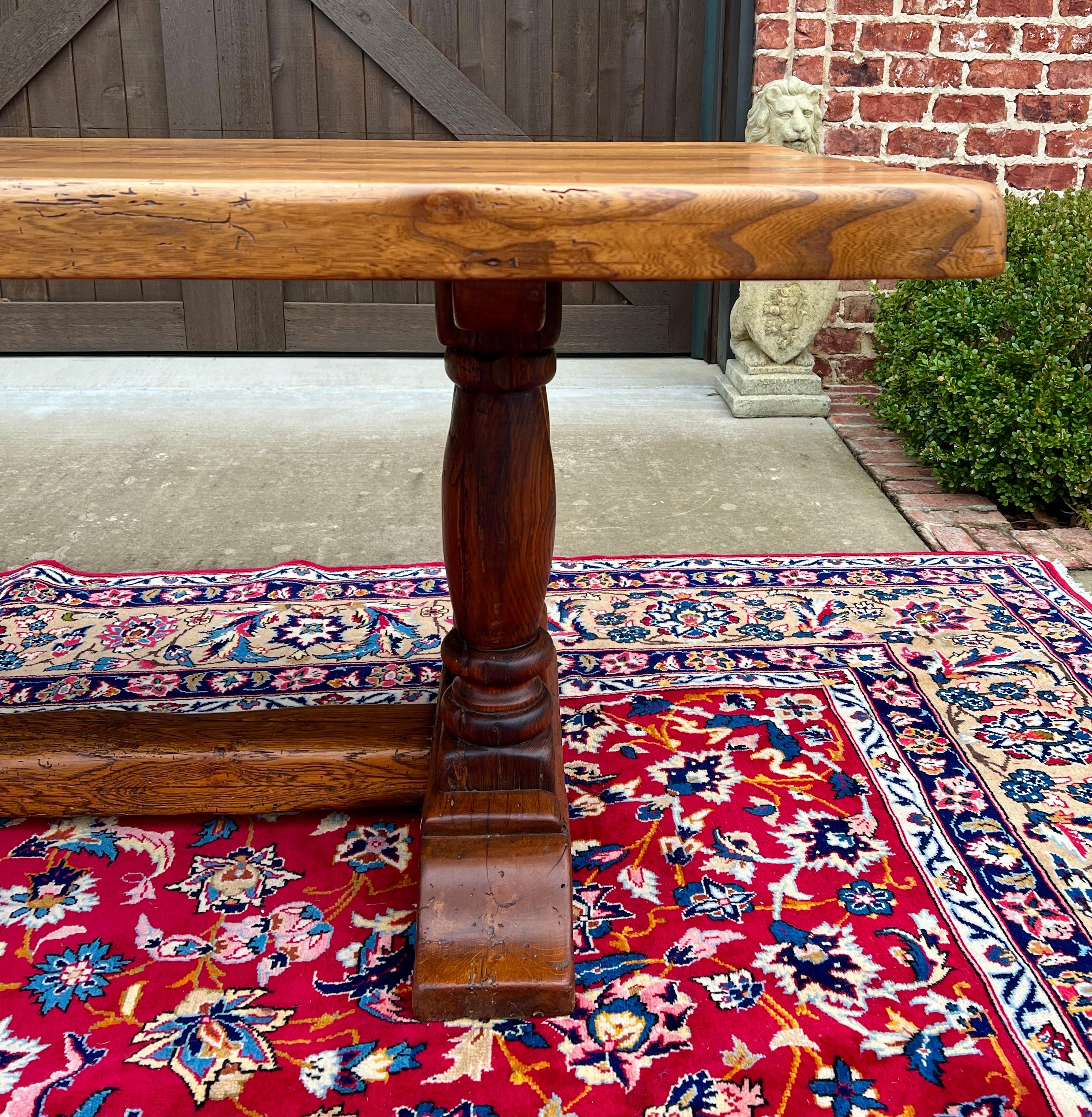 Ancienne table à manger de ferme française en chêne à double balustre, vers 1900-20 en vente 2