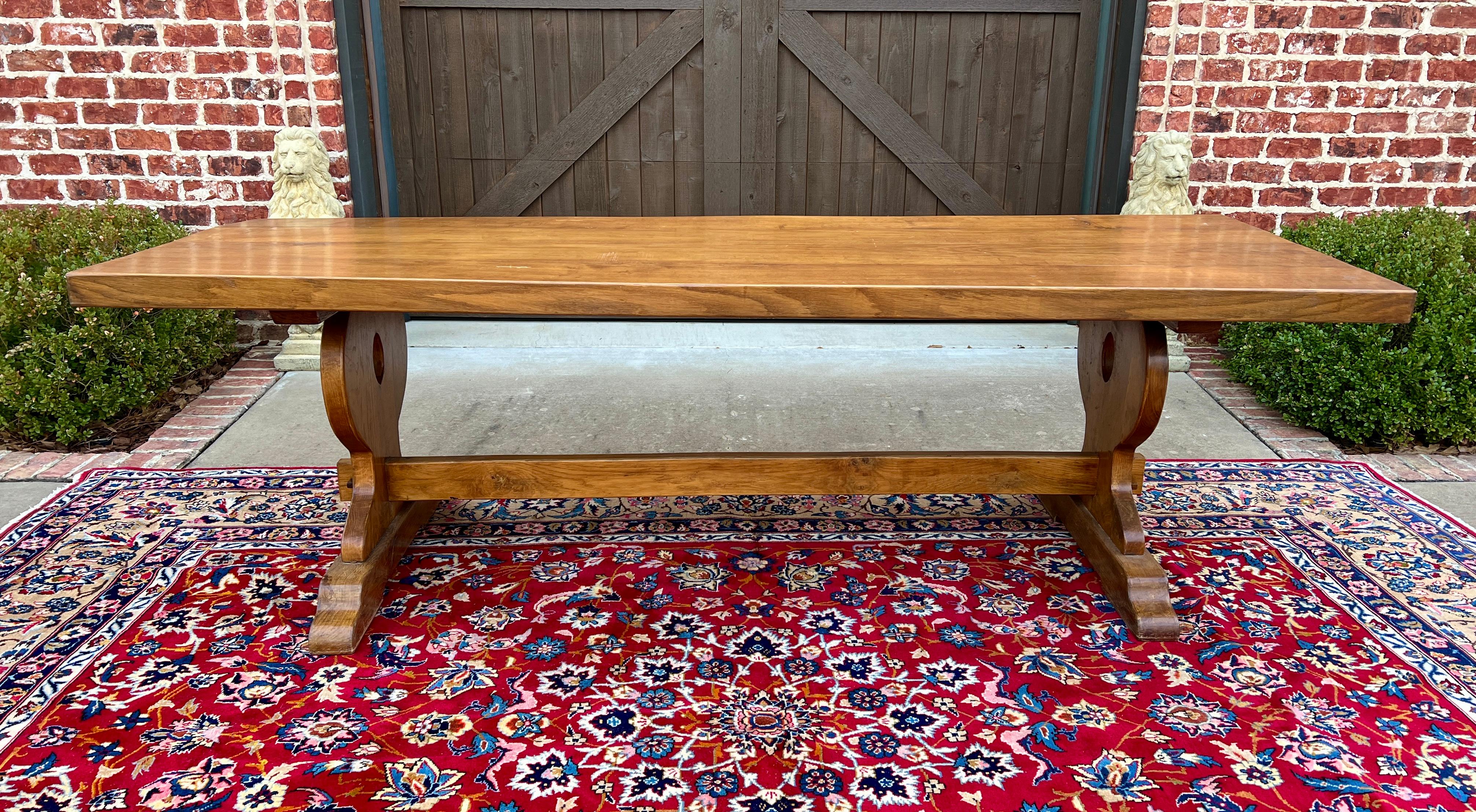 Antique French Country Farm Dining Table Farmhouse Trestle Base Honey Oak c.1920 in vendita 5
