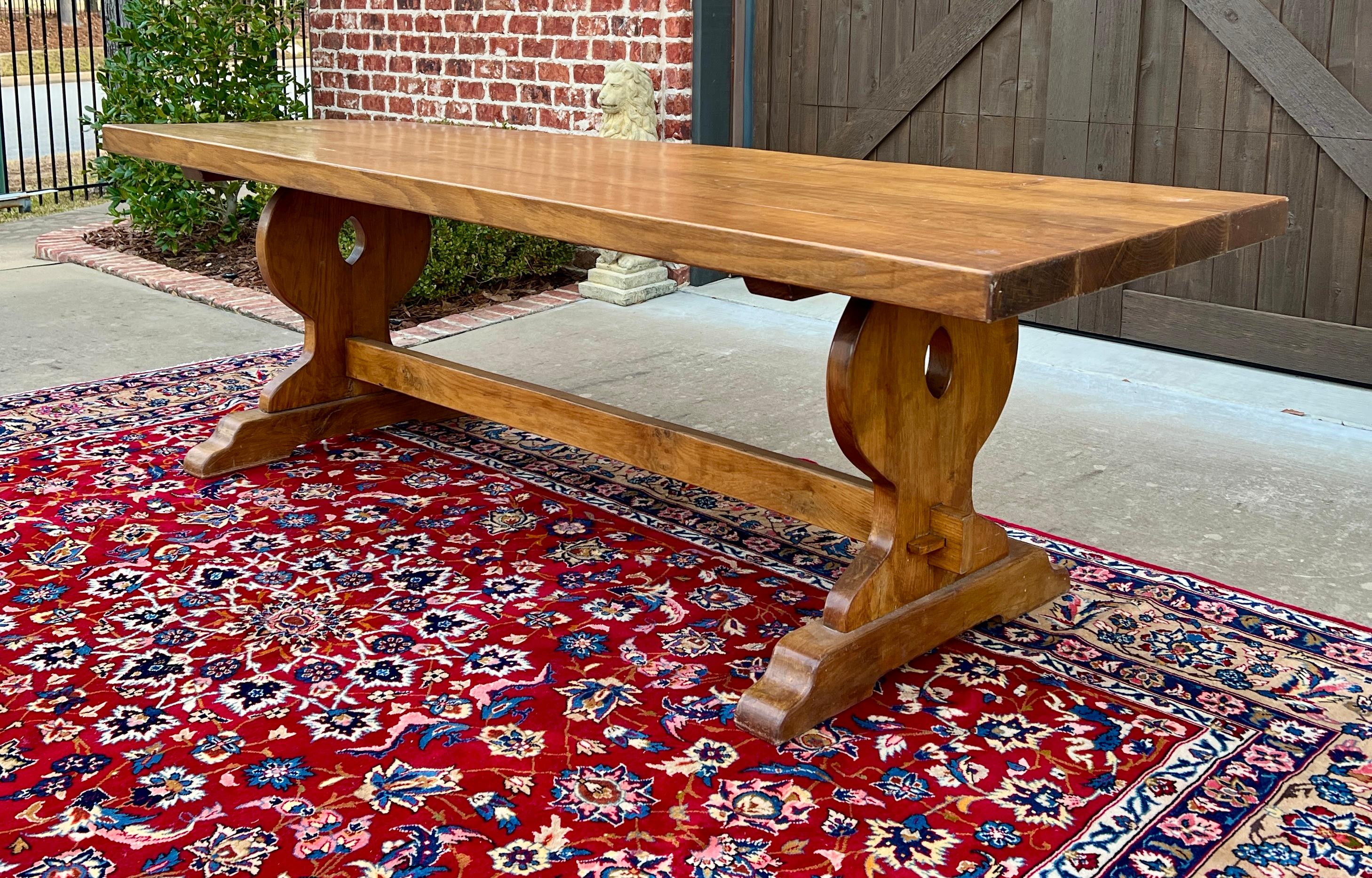 Antique French Country Farm Dining Table Farmhouse Trestle Base Honey Oak c.1920 In condizioni buone in vendita a Tyler, TX