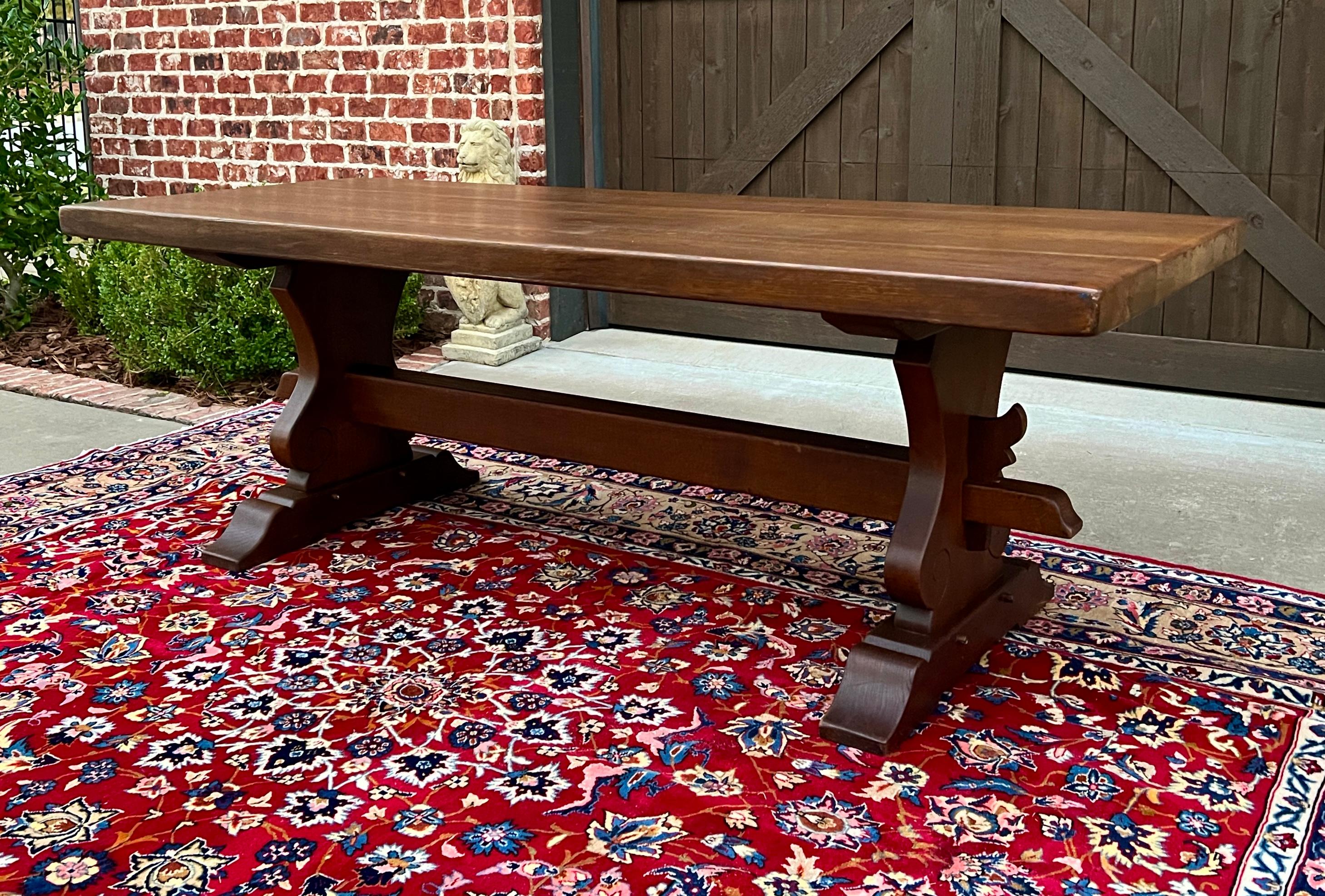 Antique French Country Farm Table Dining Table Farmhouse Trestle Base Oak C.1920 In Good Condition In Tyler, TX