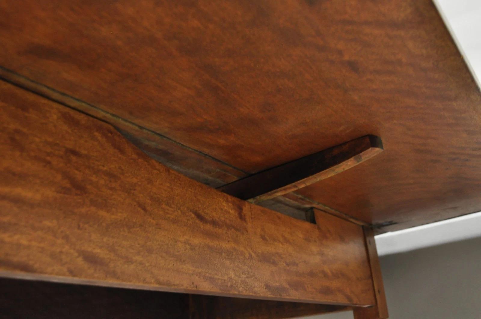 Antique French Country Farmhouse Cherry Wood Drop Leaf Extensión Mesa de Comedor en venta 3