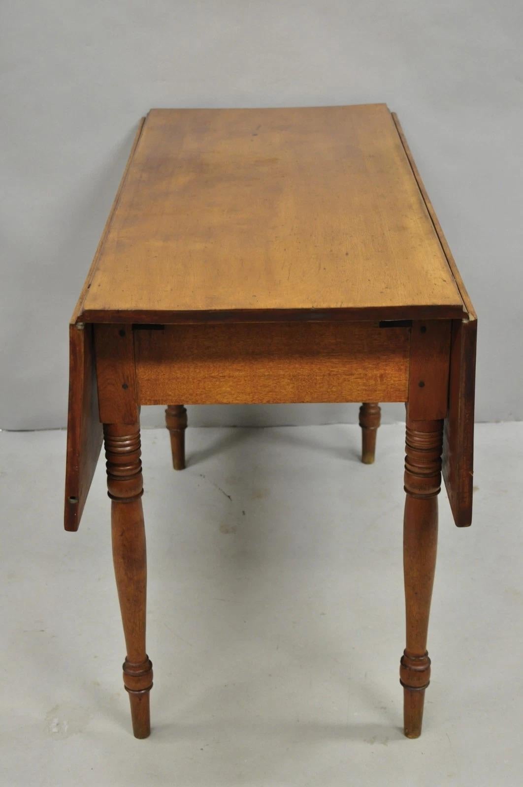 Antique French Country Farmhouse Cherry Wood Drop Leaf Extensión Mesa de Comedor Desconocido en venta