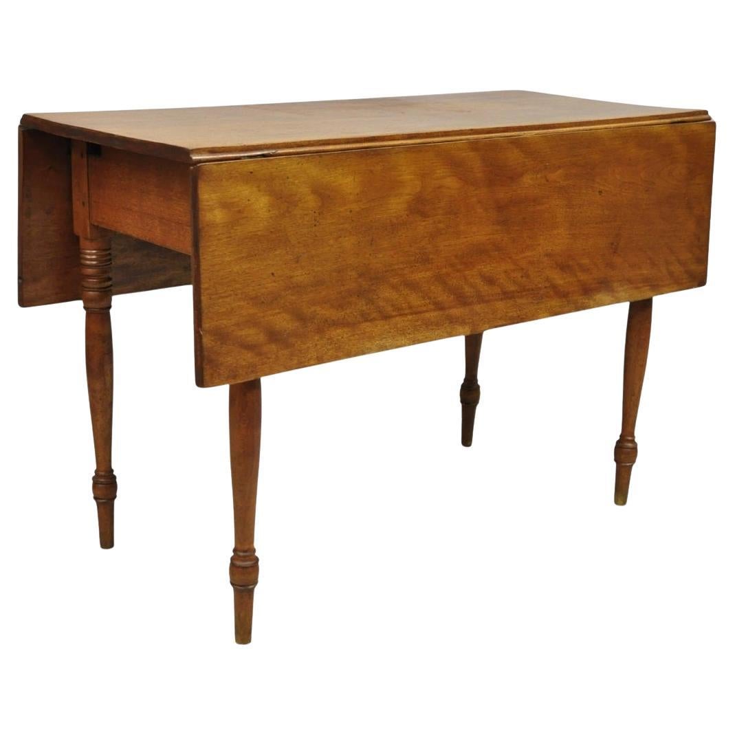 Antique French Country Farmhouse Cherry Wood Drop Leaf Extensión Mesa de Comedor en venta