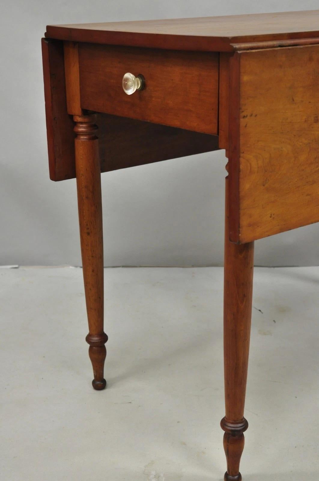 Antique French Country Farmhouse Cherry Wood Drop Leaf Pembroke Dining Table in vendita 5