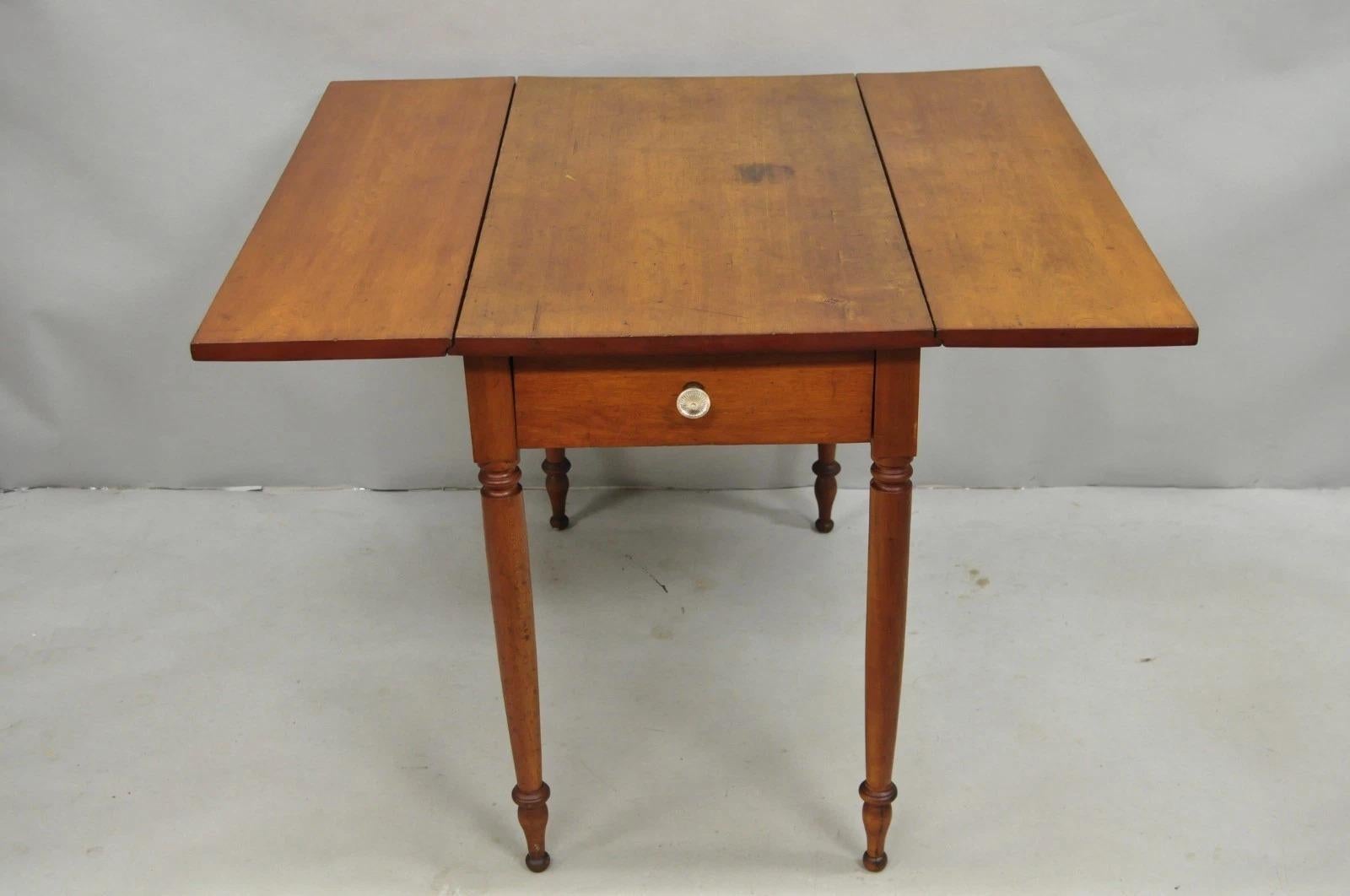 Antique French Country Farmhouse Cherry Wood Drop Leaf Pembroke Dining Table In condizioni buone in vendita a Philadelphia, PA