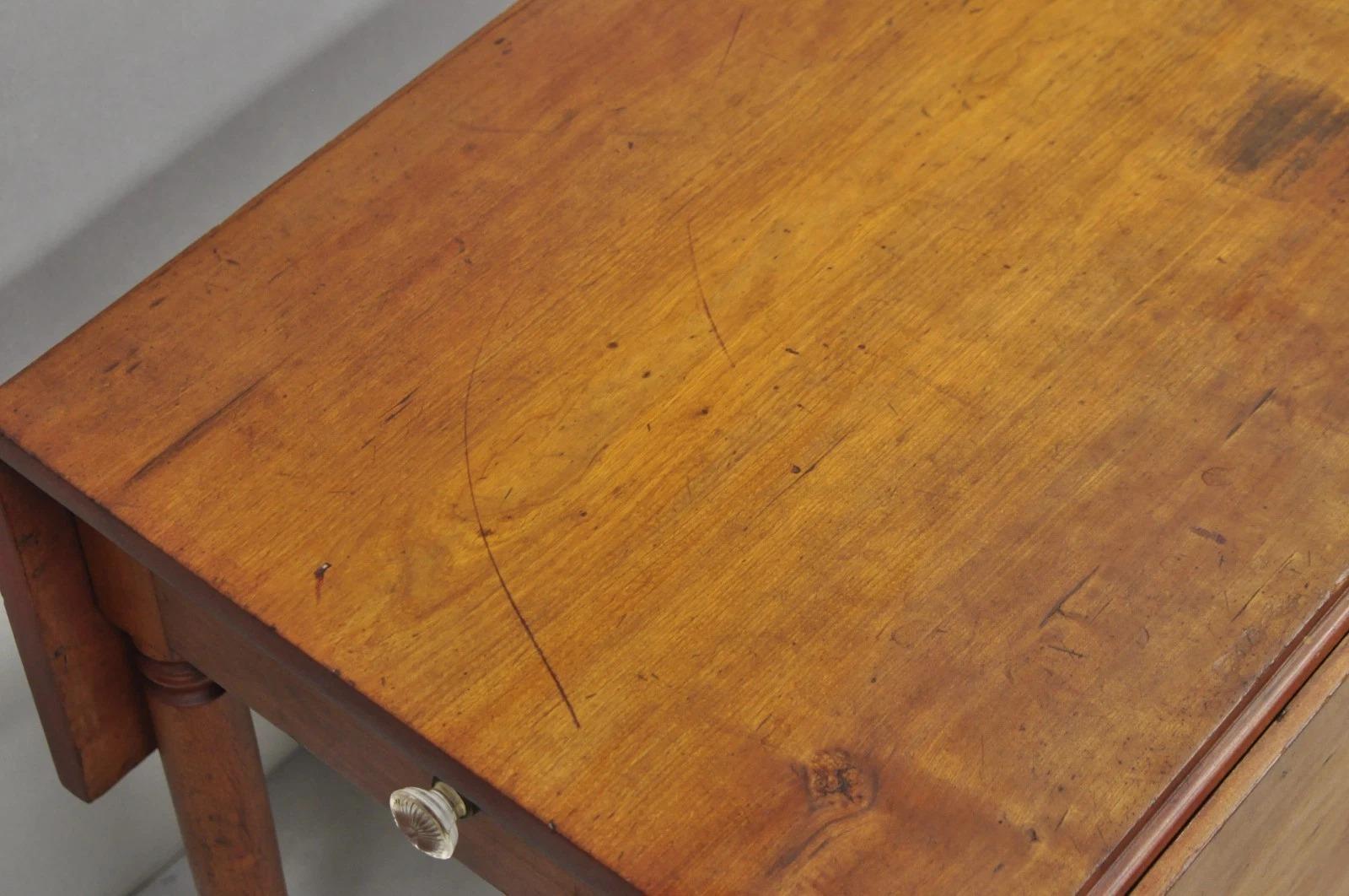 Ciliegio Antique French Country Farmhouse Cherry Wood Drop Leaf Pembroke Dining Table in vendita