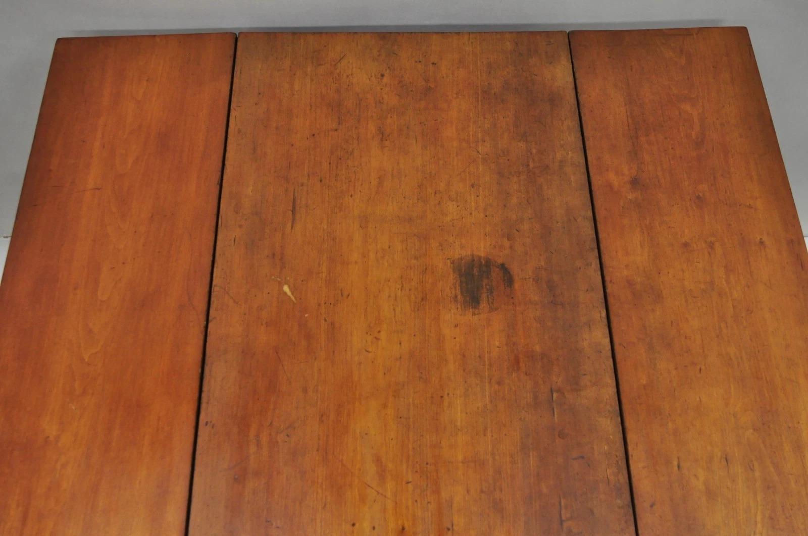 Antique French Country Farmhouse Cherry Wood Drop Leaf Pembroke Dining Table in vendita 1
