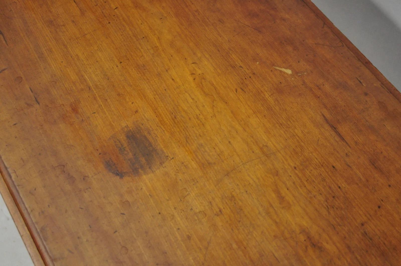 Antique French Country Farmhouse Cherry Wood Drop Leaf Pembroke Dining Table in vendita 2