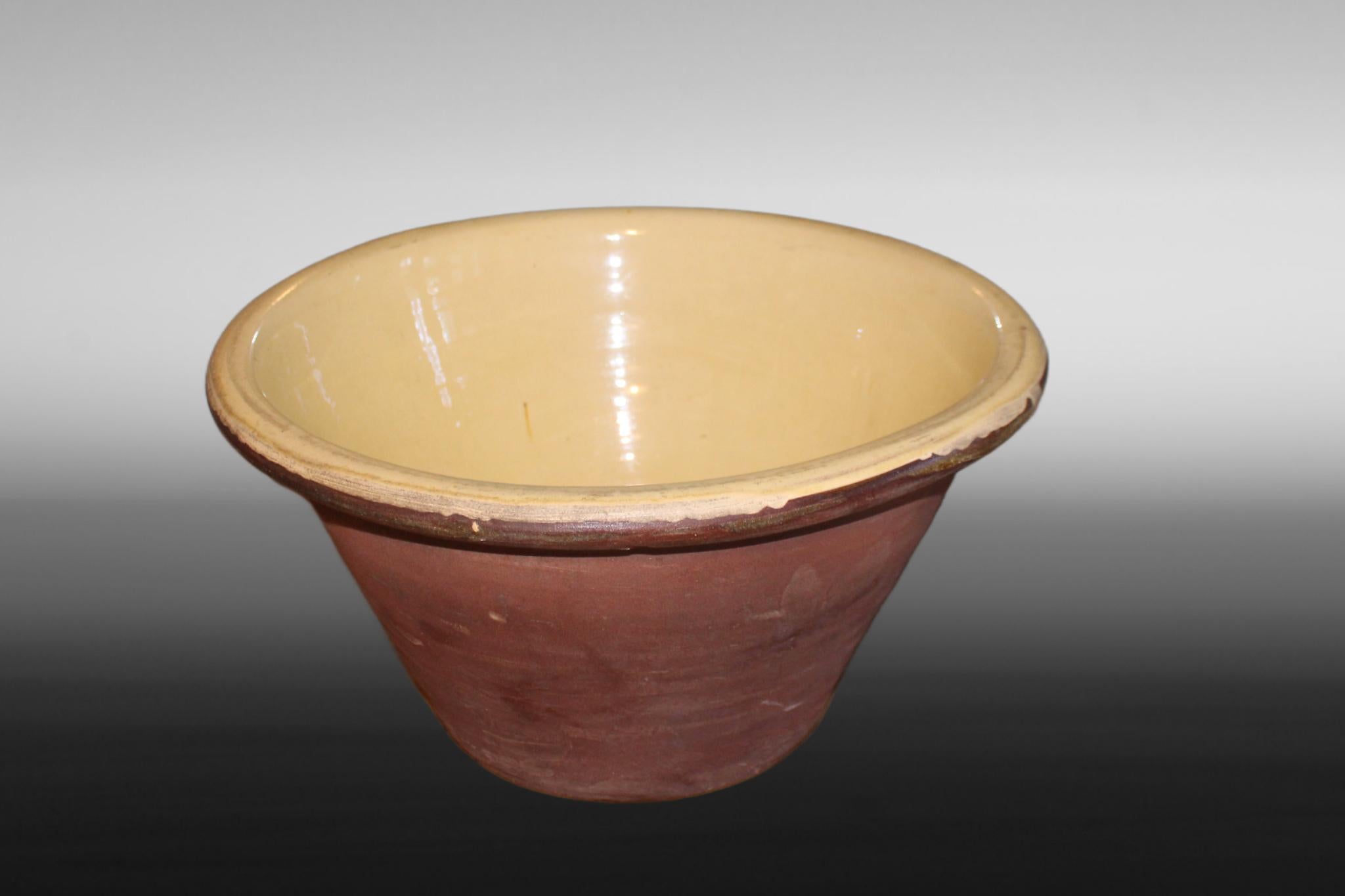 Victorien Antique French Country Farmhouse Dairy Bowl (bol à lait) en vente