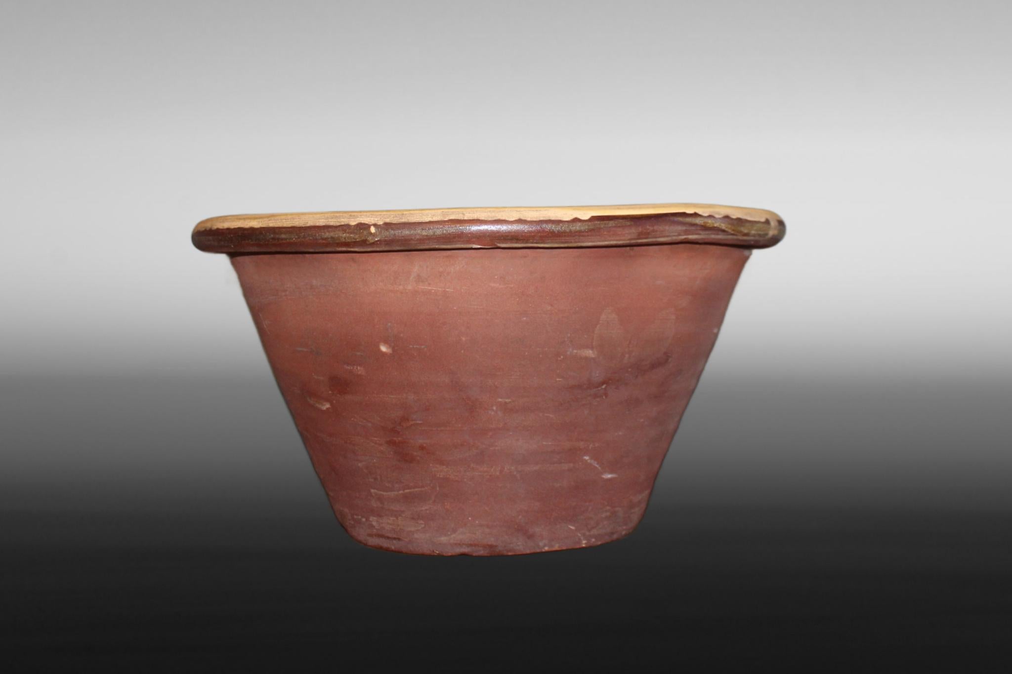 Céramique Antique French Country Farmhouse Dairy Bowl (bol à lait) en vente