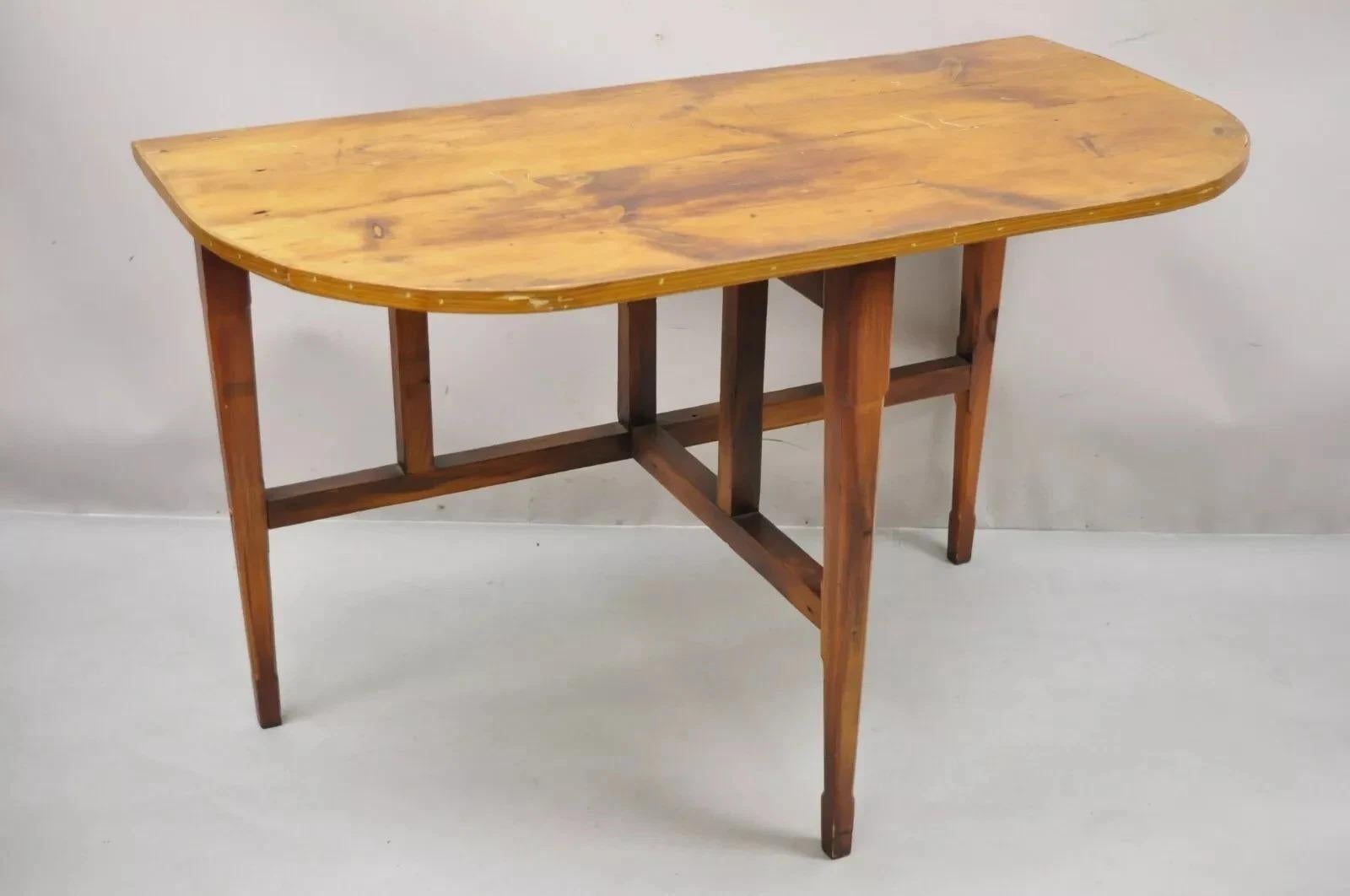 Antique French Country Farmhouse Extension Pine Wood Large Banquet Dining Table en vente 4