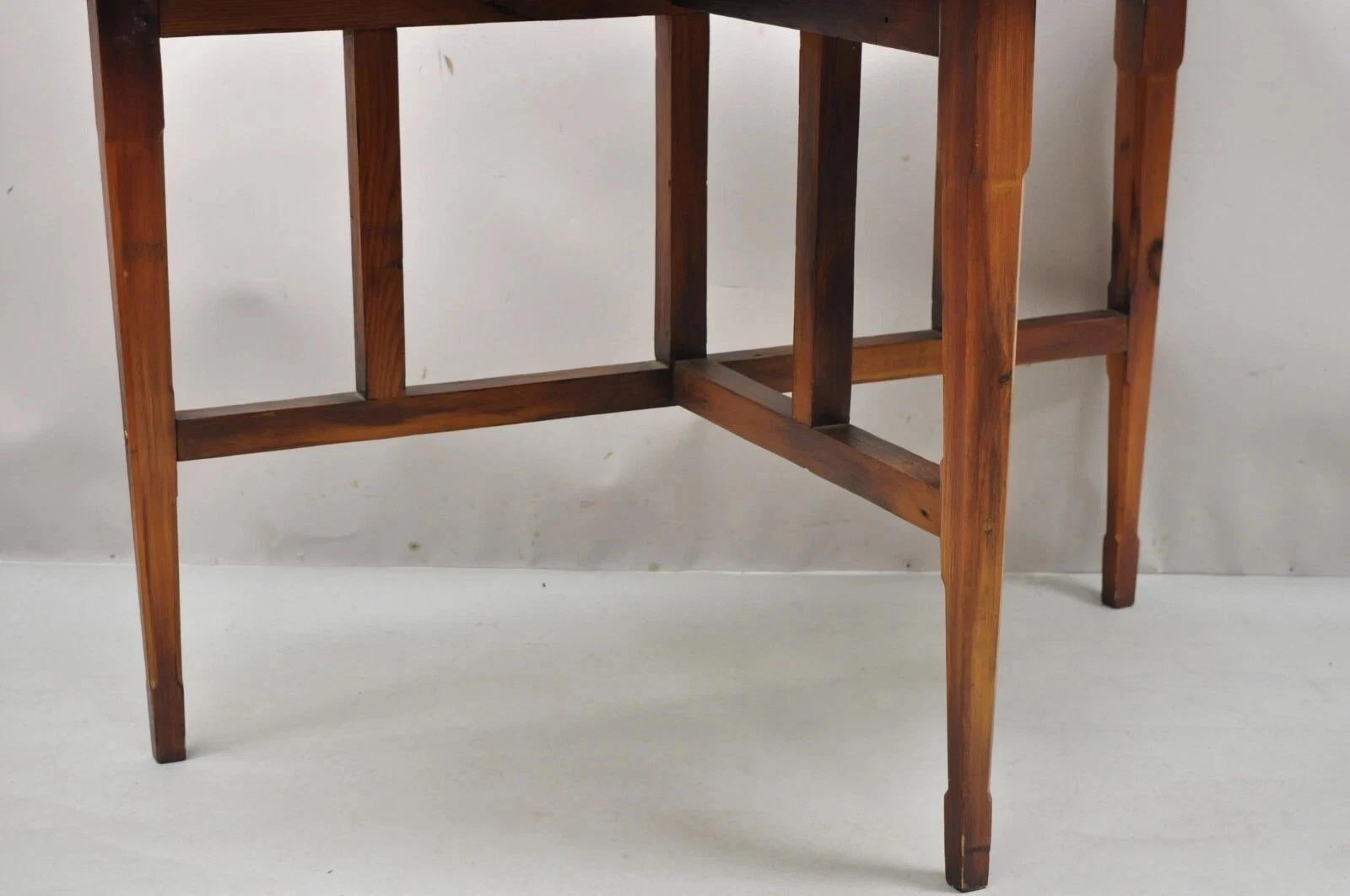 Antique French Country Farmhouse Extension Pine Wood Large Banquet Dining Table en vente 5