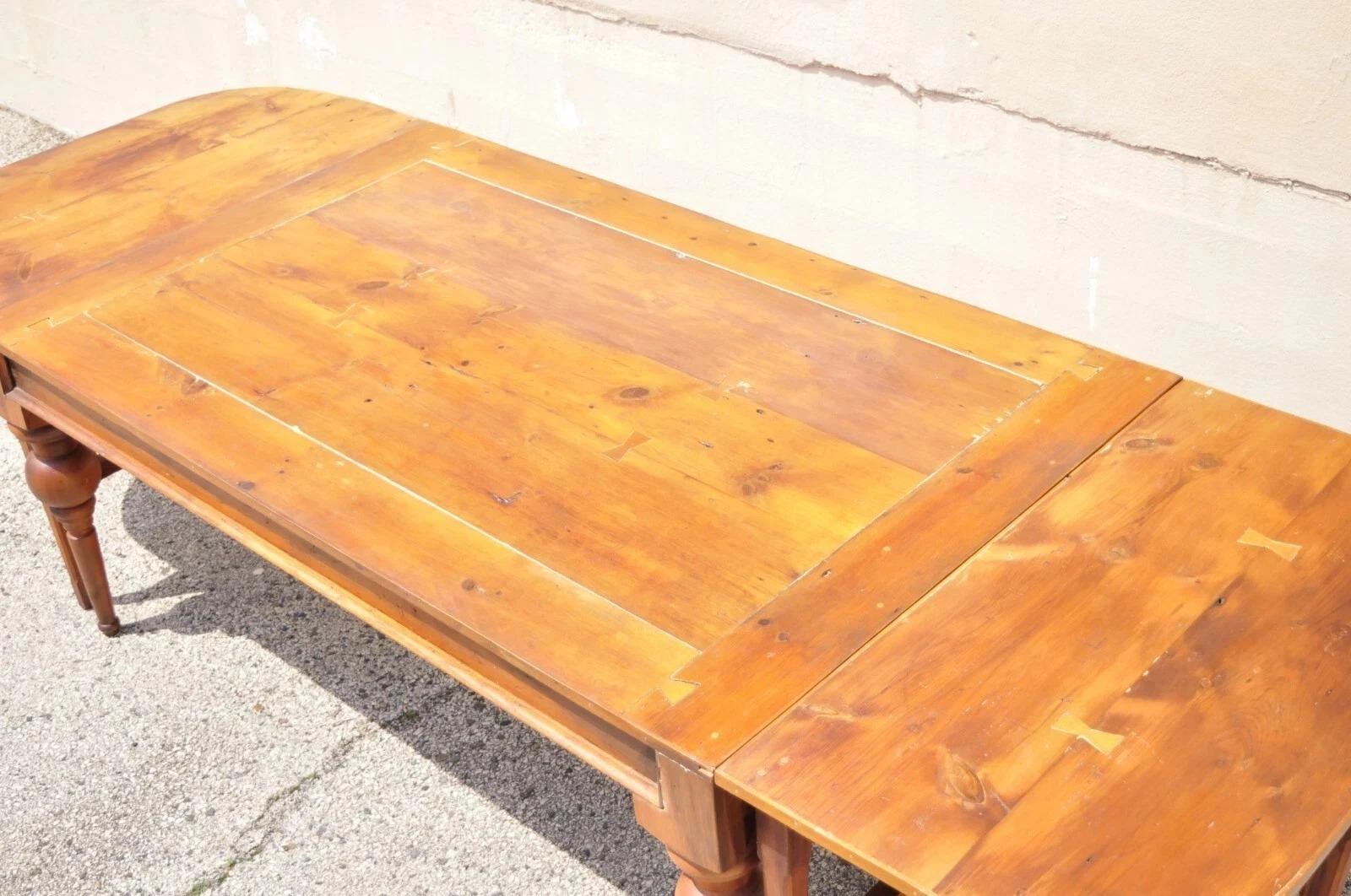 Antique French Country Farmhouse Extension Pine Wood Large Banquet Dining Table Bon état - En vente à Philadelphia, PA