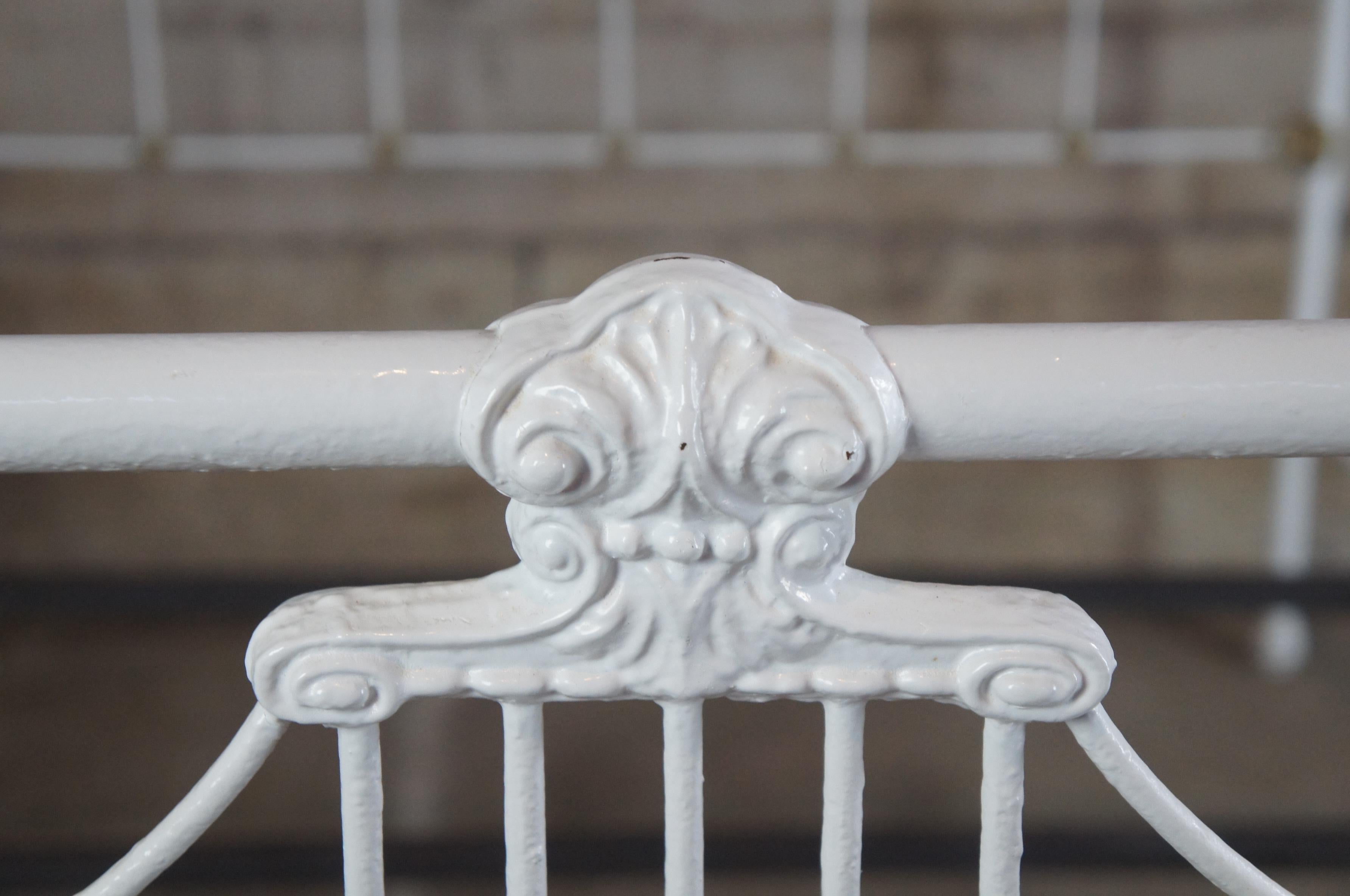 Antique French Country Full Size White & Gold Painted Cast Iron Bed Frame In Good Condition In Dayton, OH