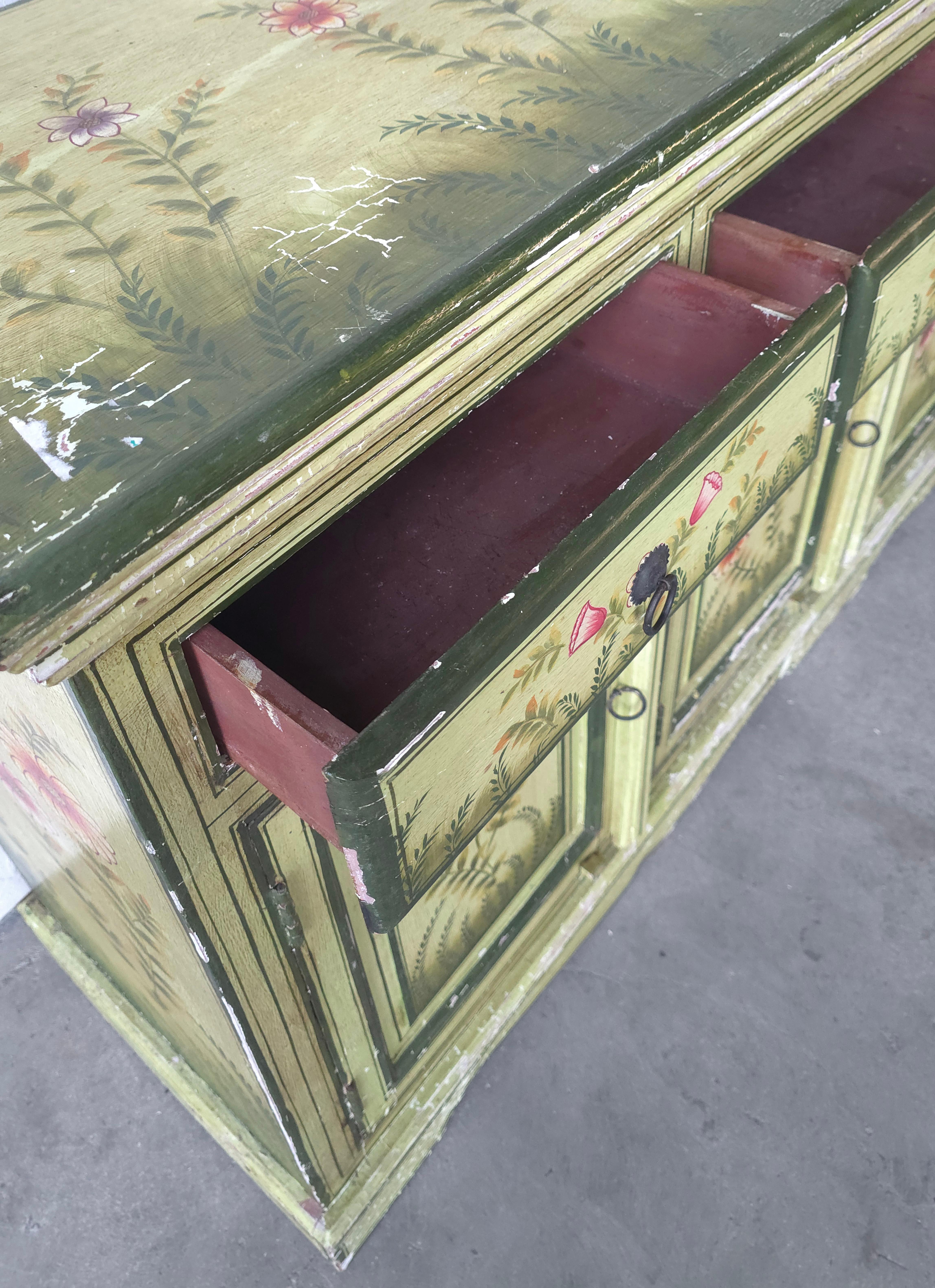 Antique French Land Hand gemalt Kabinett (Holz) im Angebot