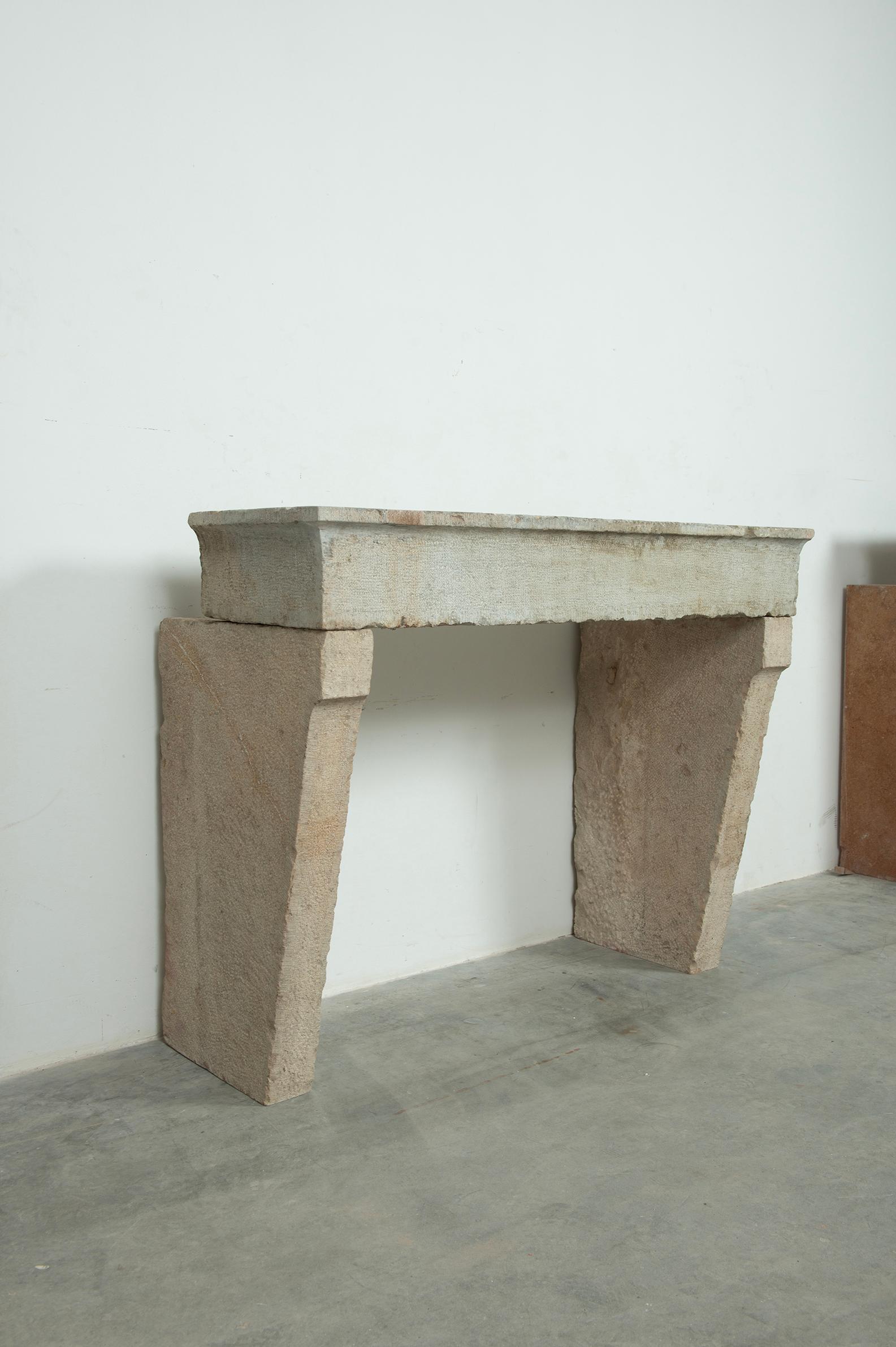 Antike Französisch Land Kalkstein Campagnard Stil Kamin Mantel im Angebot 7