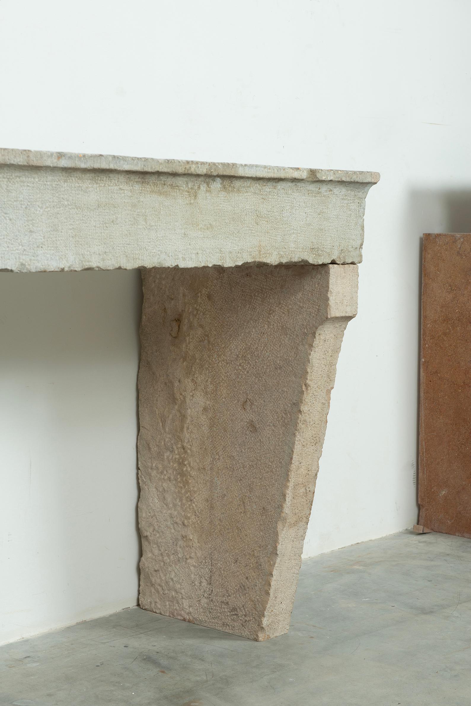 Antike Französisch Land Kalkstein Campagnard Stil Kamin Mantel im Angebot 9