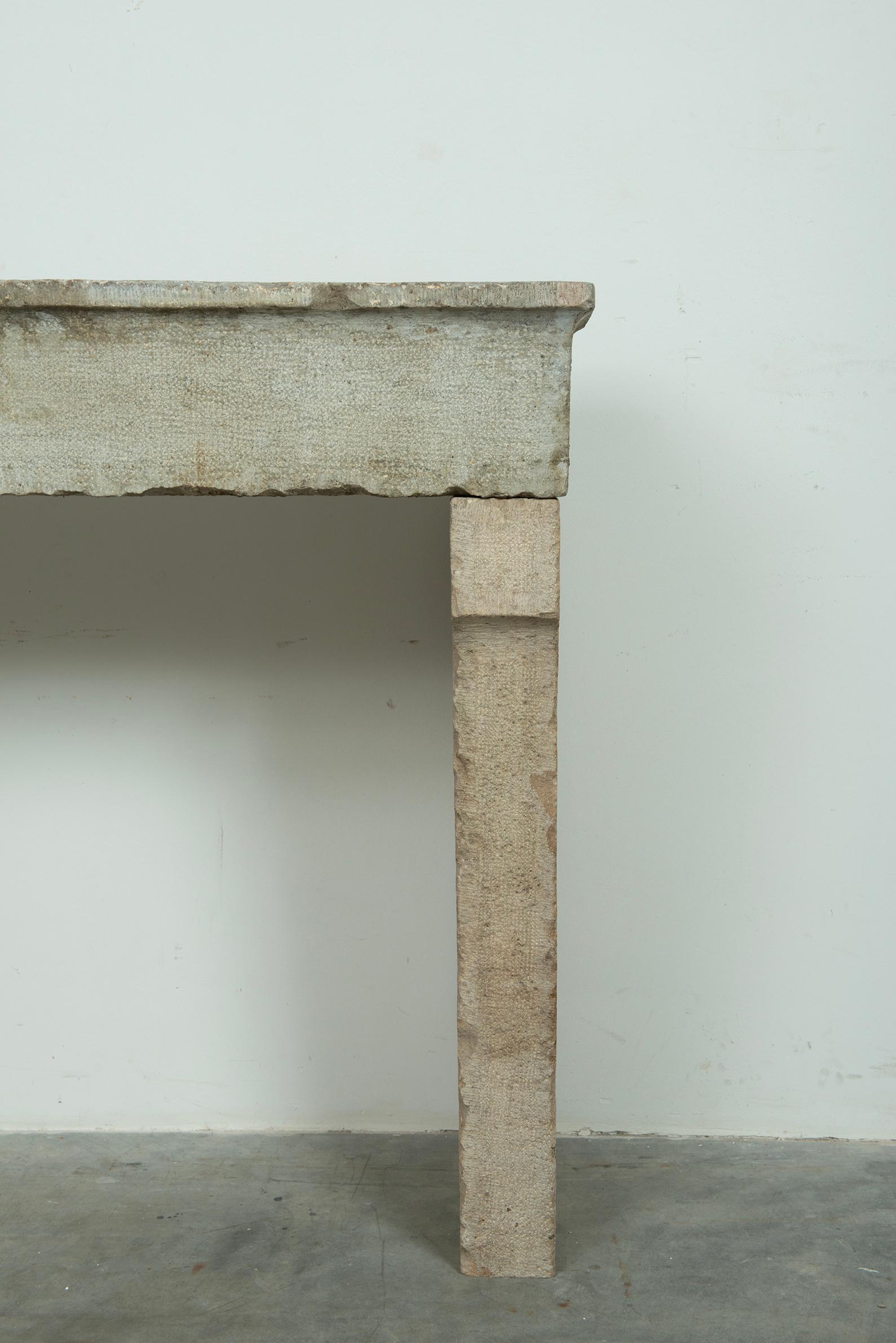 Antike Französisch Land Kalkstein Campagnard Stil Kamin Mantel im Angebot 11