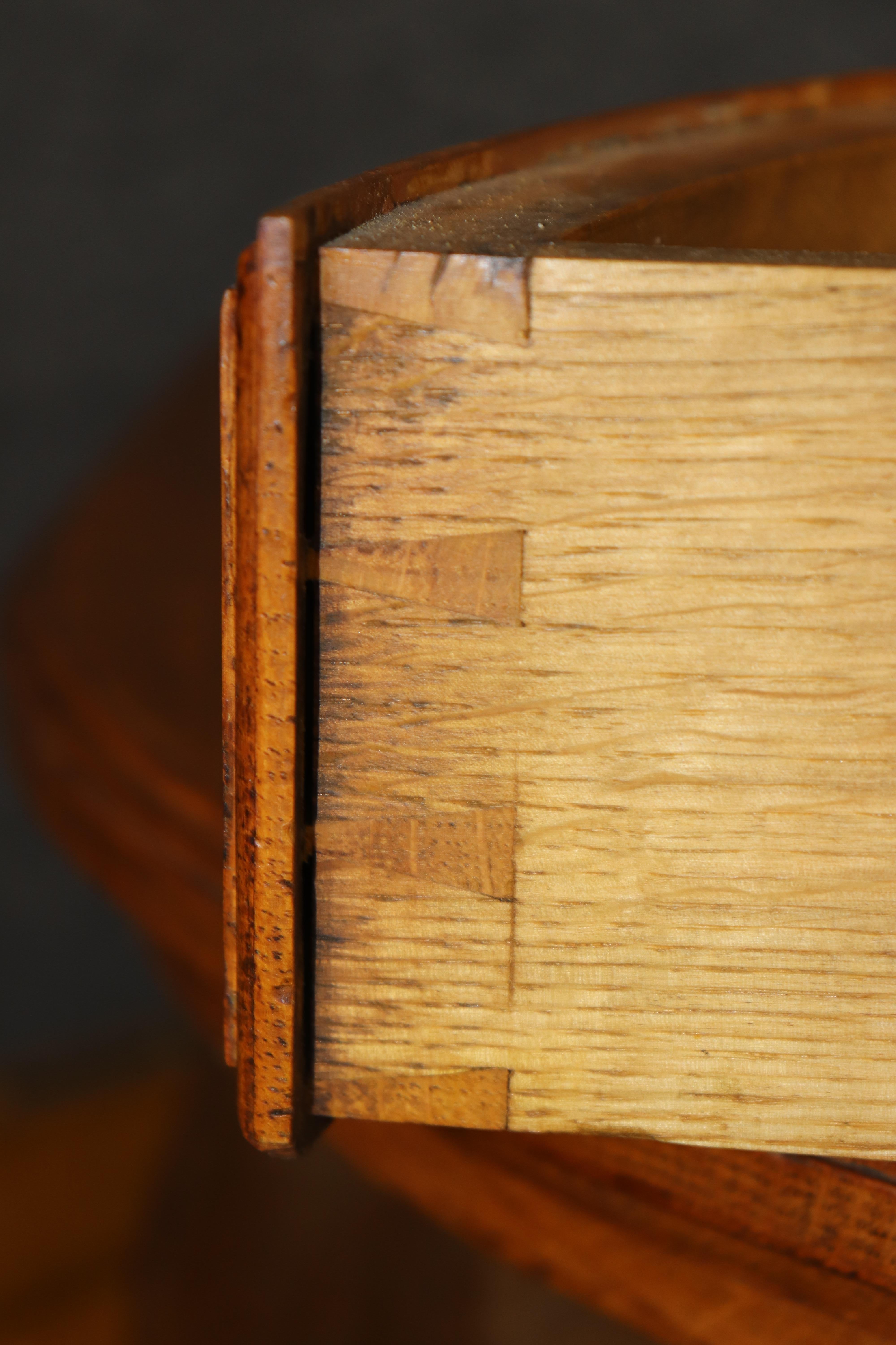 Antique French Country Louis XV Style Credenza in quercia montata a bronzo di Oak Soubrier in vendita 6