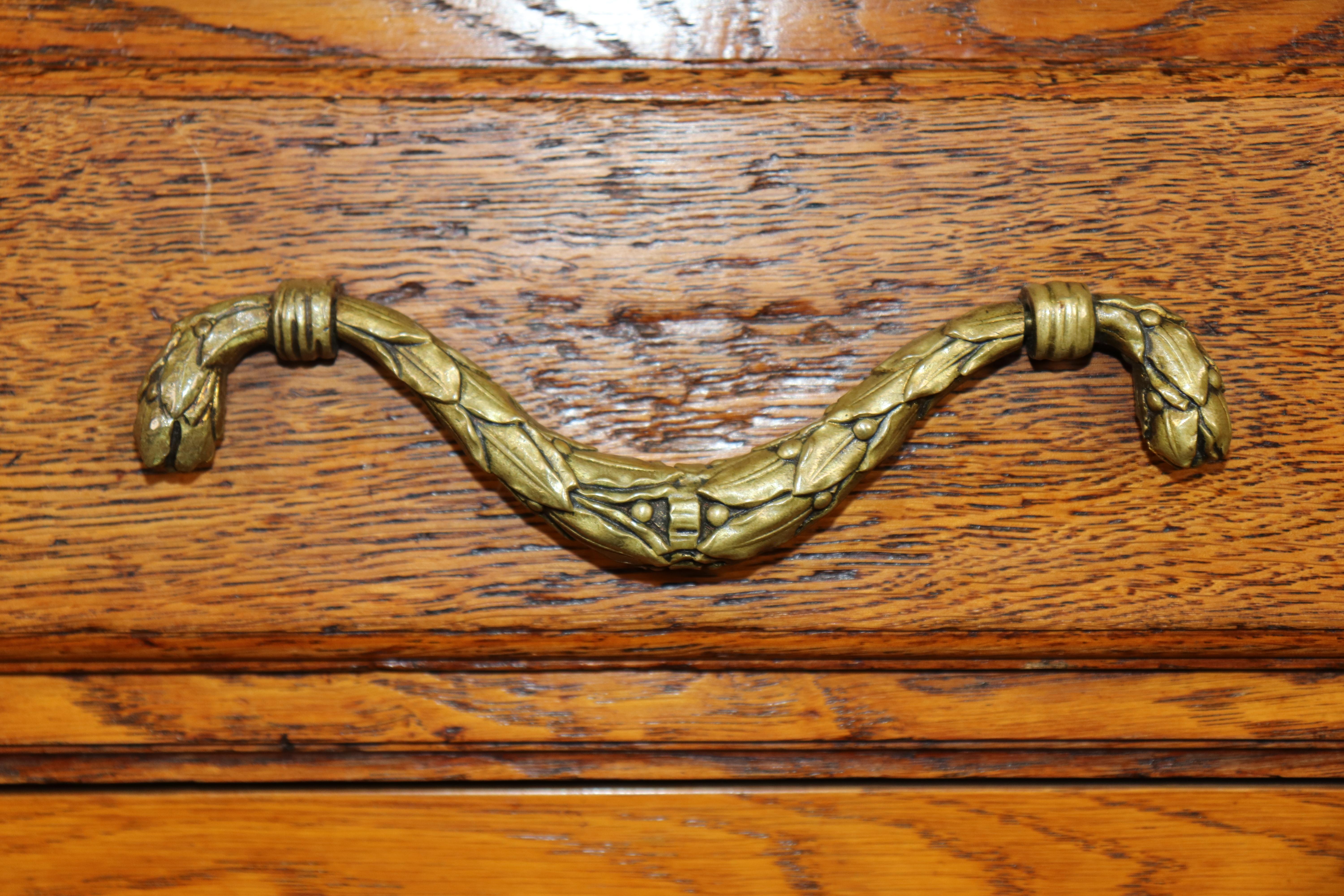 Antique French Country Louis XV Style Credenza in quercia montata a bronzo di Oak Soubrier in vendita 1