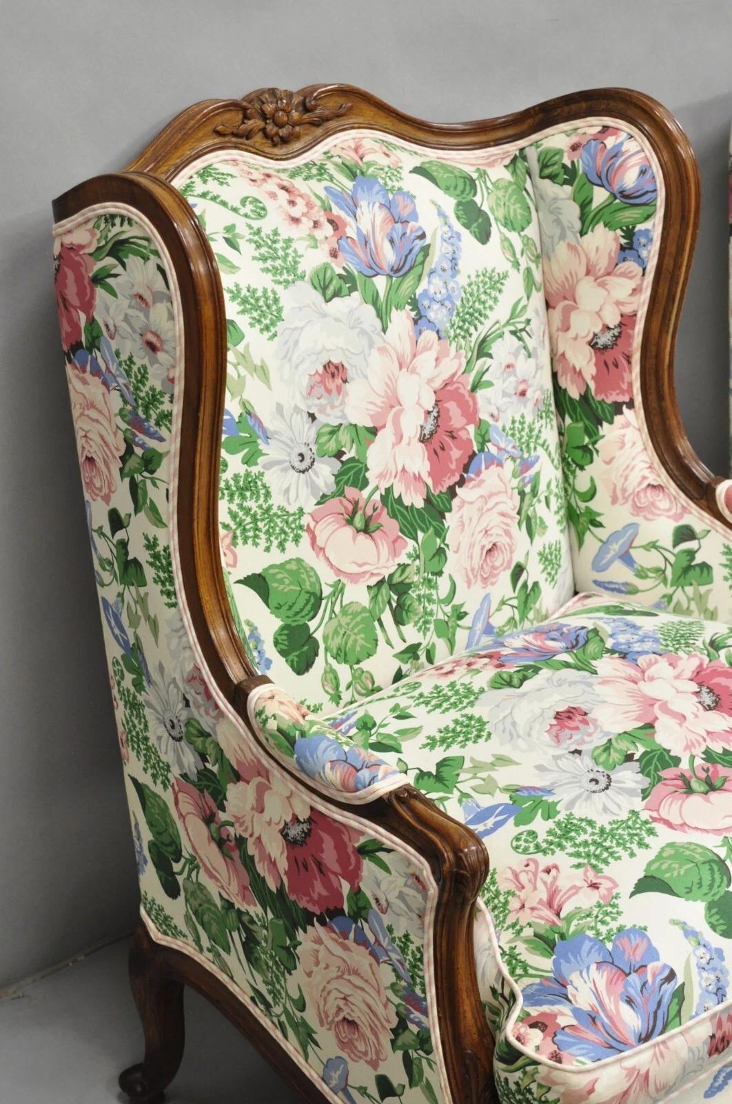 Antique French Country Louis XV Style Carved Walnut Bergere Wingback Chairs Pairée in vendita 4