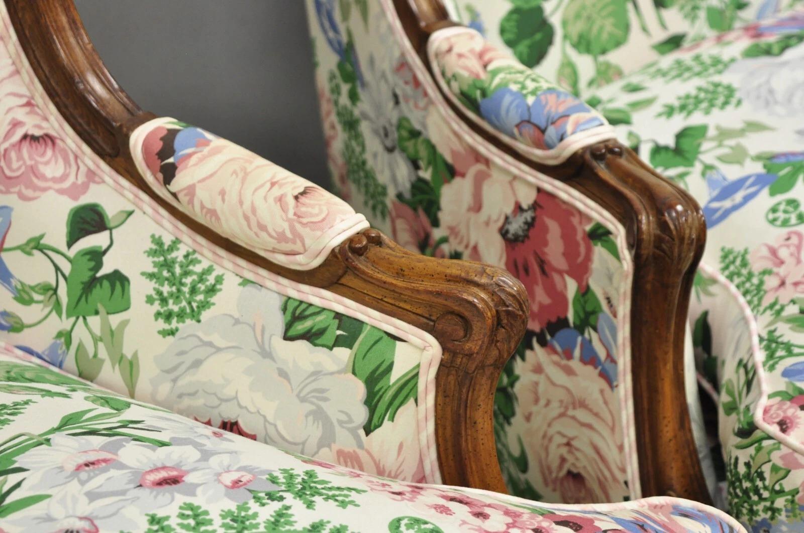 Antique French Country Louis XV Style Carved Walnut Bergere Wingback Chairs Pairée In condizioni buone in vendita a Philadelphia, PA