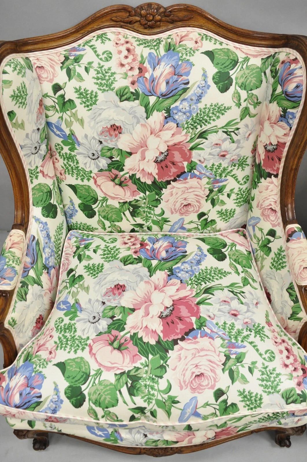 Antique French Country Louis XV Style Carved Walnut Bergere Wingback Chairs Pairée in vendita 2