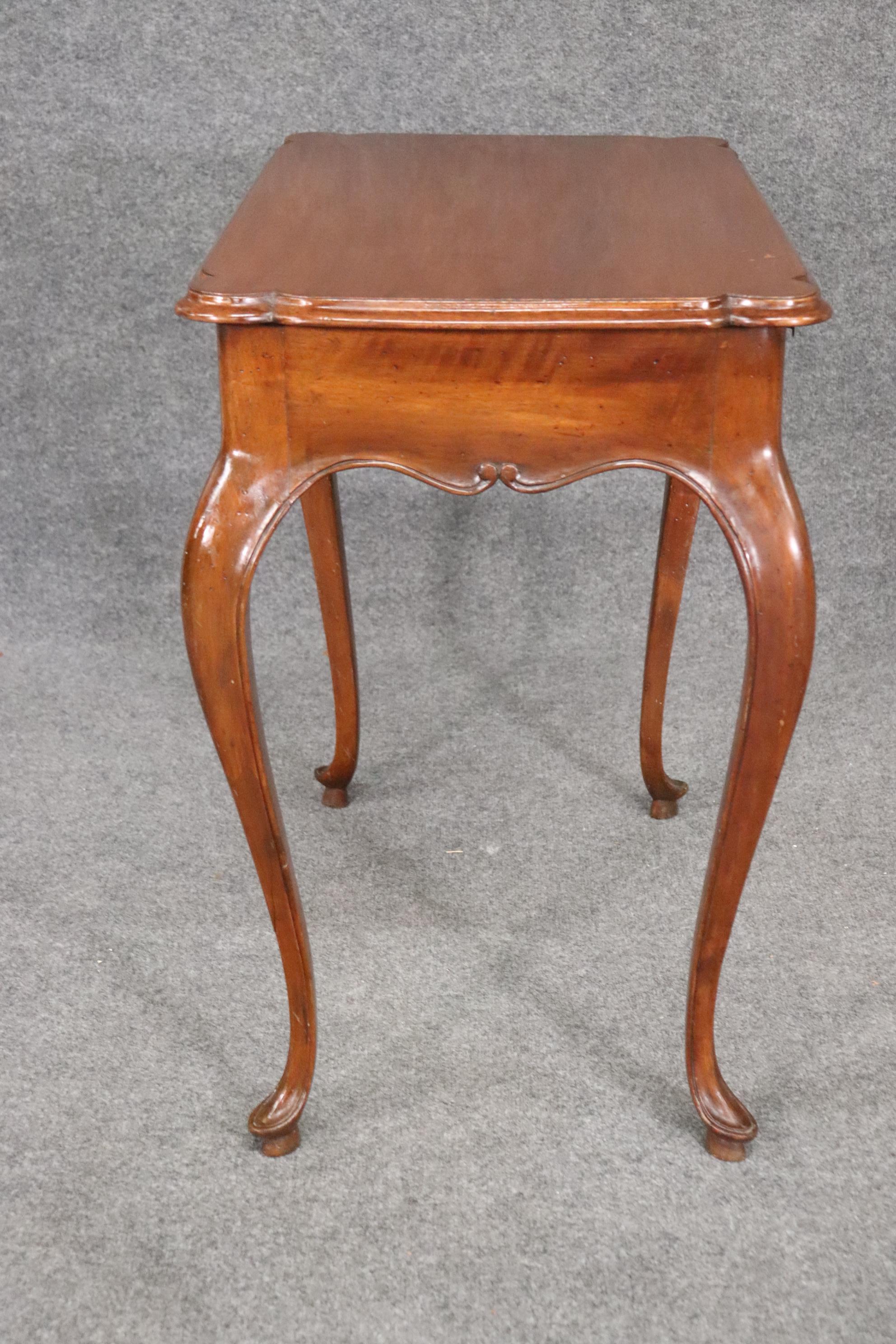 Antique French Country Louis XV Walnut Writing Desk Table, Circa 1920 For Sale 1