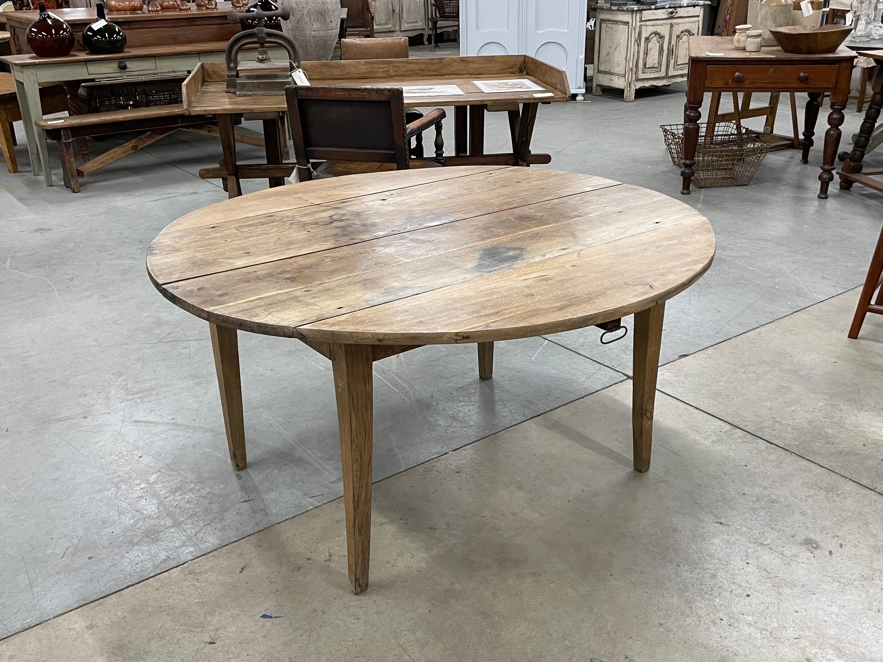 Beautiful French antique oak drop-leaf country house table with beautiful patina.

The simplicity and smaller size of this table will work nicely in most rooms and any style of home.