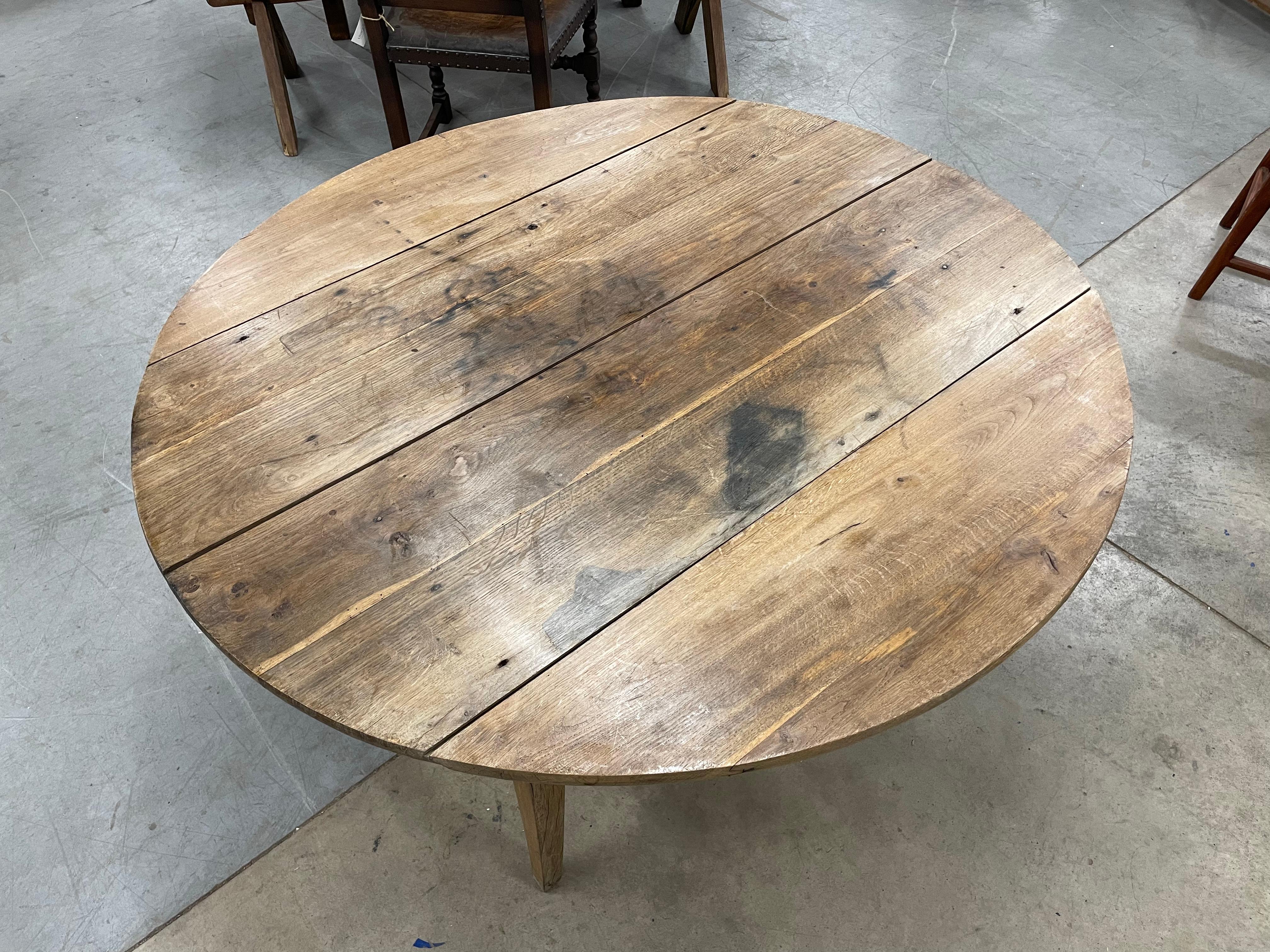Antique French Country Oak Drop-Leaf Table In Good Condition For Sale In Calgary, Alberta