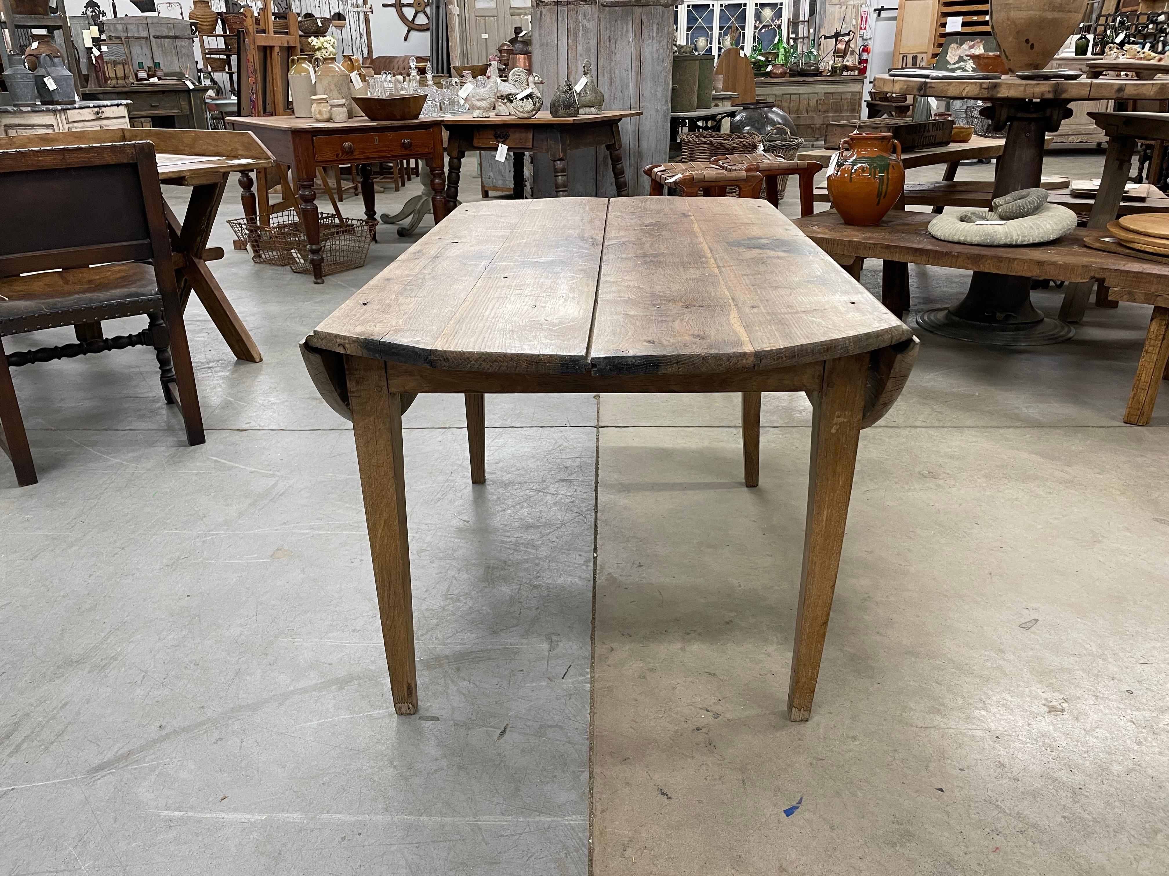 Antique French Country Oak Drop-Leaf Table For Sale 1