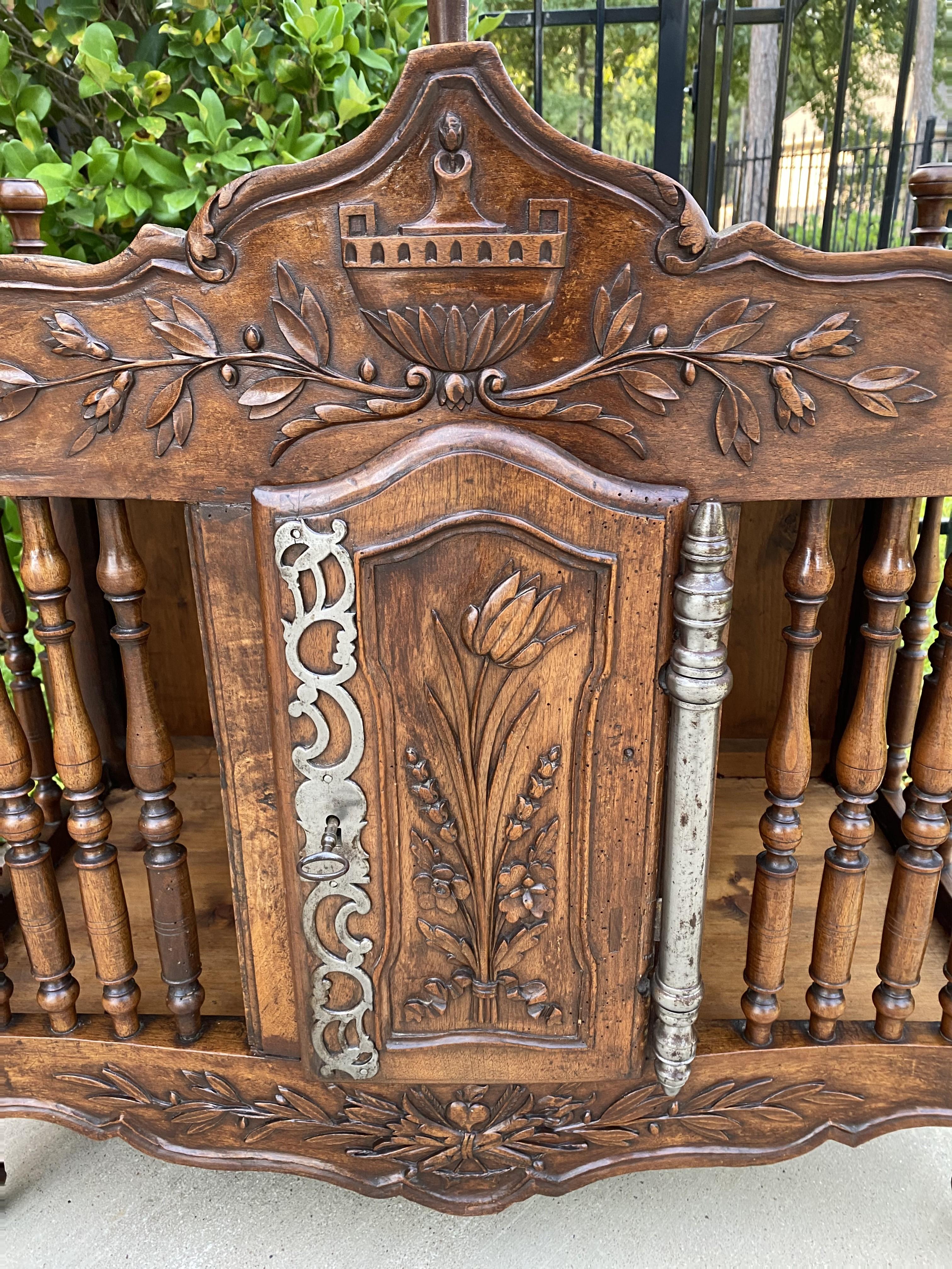 Antique French Country Panetiere Bread Safe Cabinet Cupboard Walnut 19th Century In Good Condition In Tyler, TX