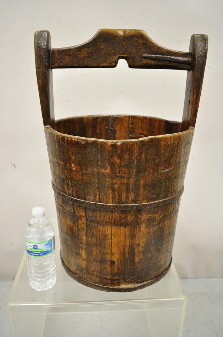 Antique French Country Primitive Large Wooden Water Well Bucket Pail with Handle In Good Condition For Sale In Philadelphia, PA