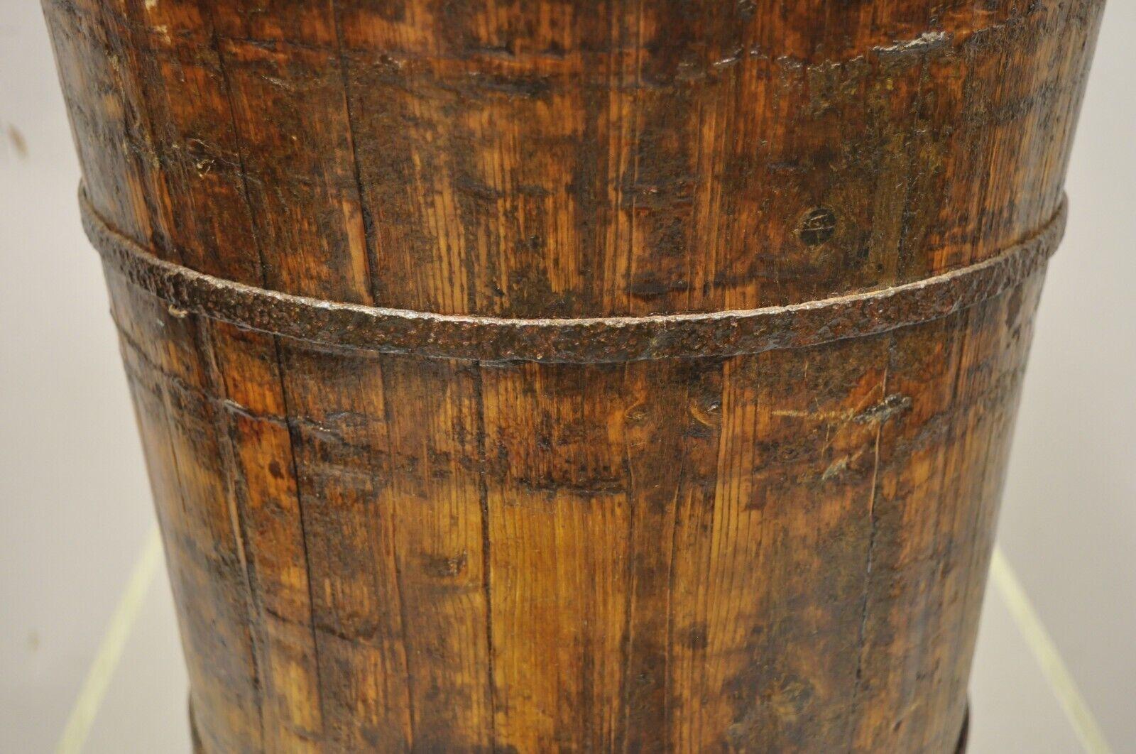 Antique French Country Primitive Large Wooden Water Well Bucket Pail with Handle In Good Condition In Philadelphia, PA