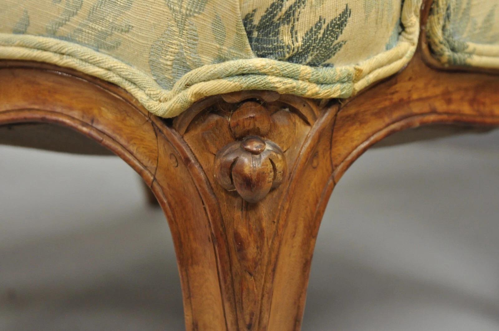 Noyer Antique French Country Provincial Walnut Carved Wingback Lounge Chairs Pair en vente