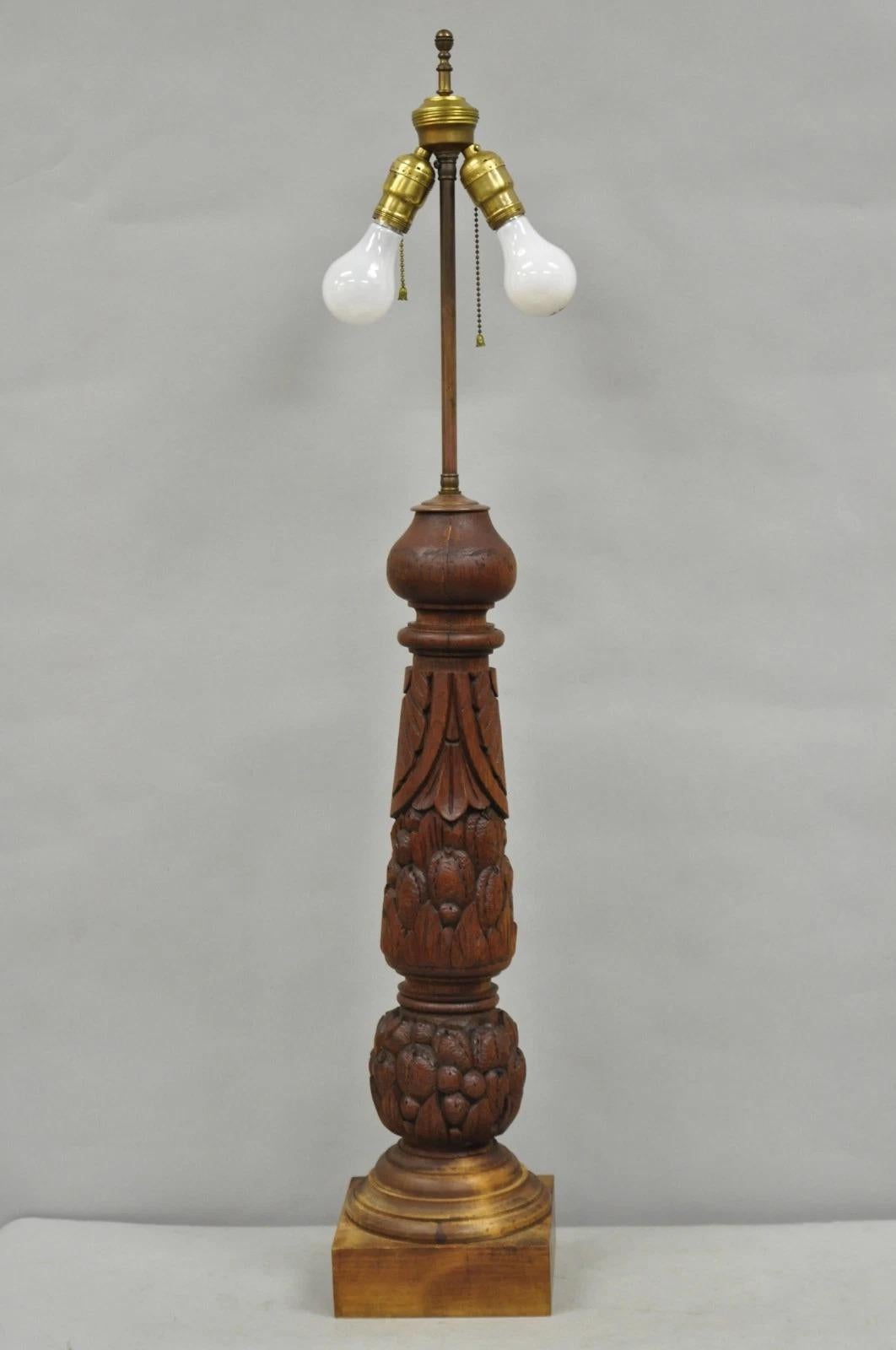 Lampada da tavolo a balaustro in legno di quercia intagliato di Antique French Country Reclaimed Harvest. in vendita 5