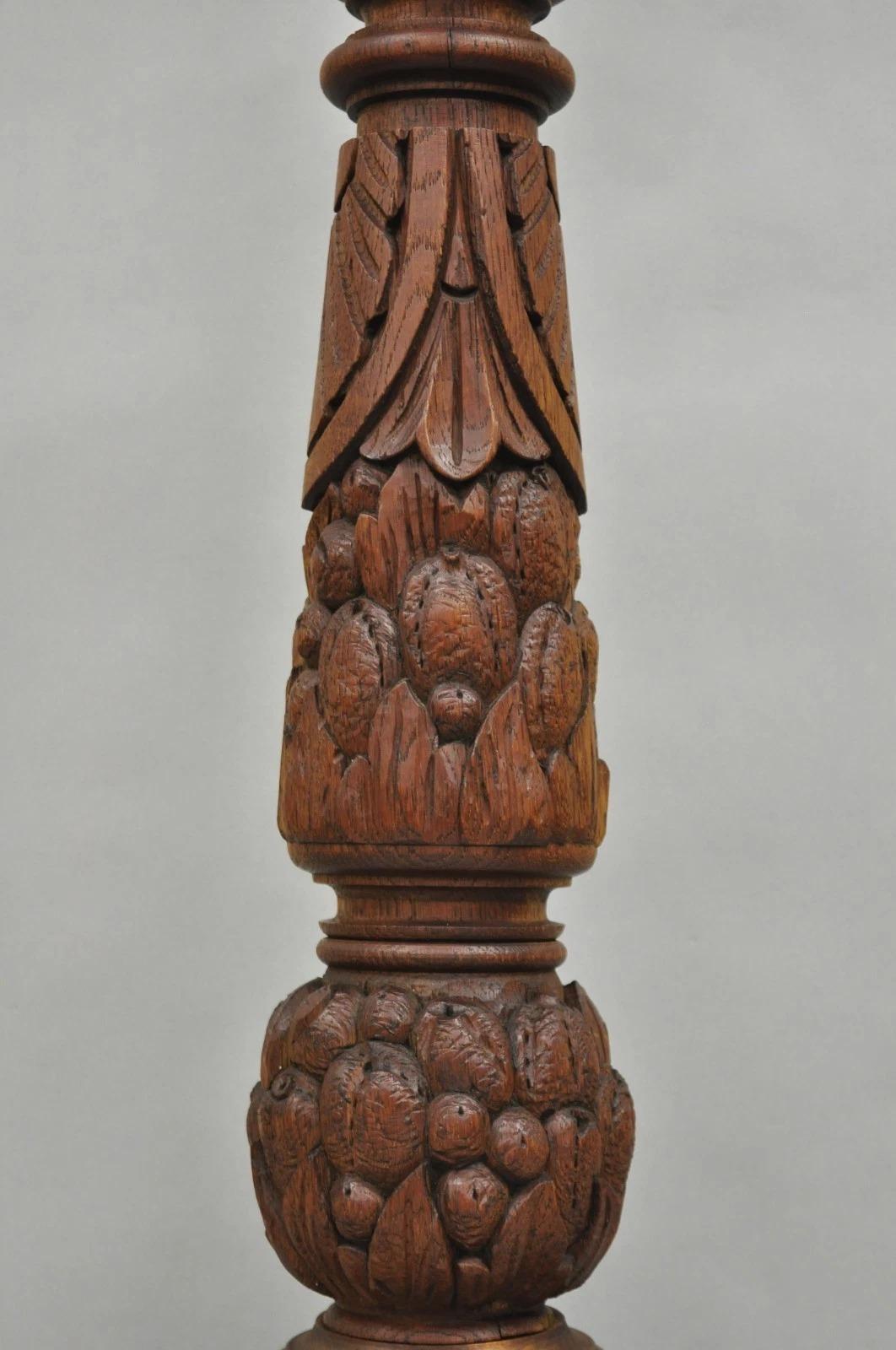 Sconosciuto Lampada da tavolo a balaustro in legno di quercia intagliato di Antique French Country Reclaimed Harvest. in vendita